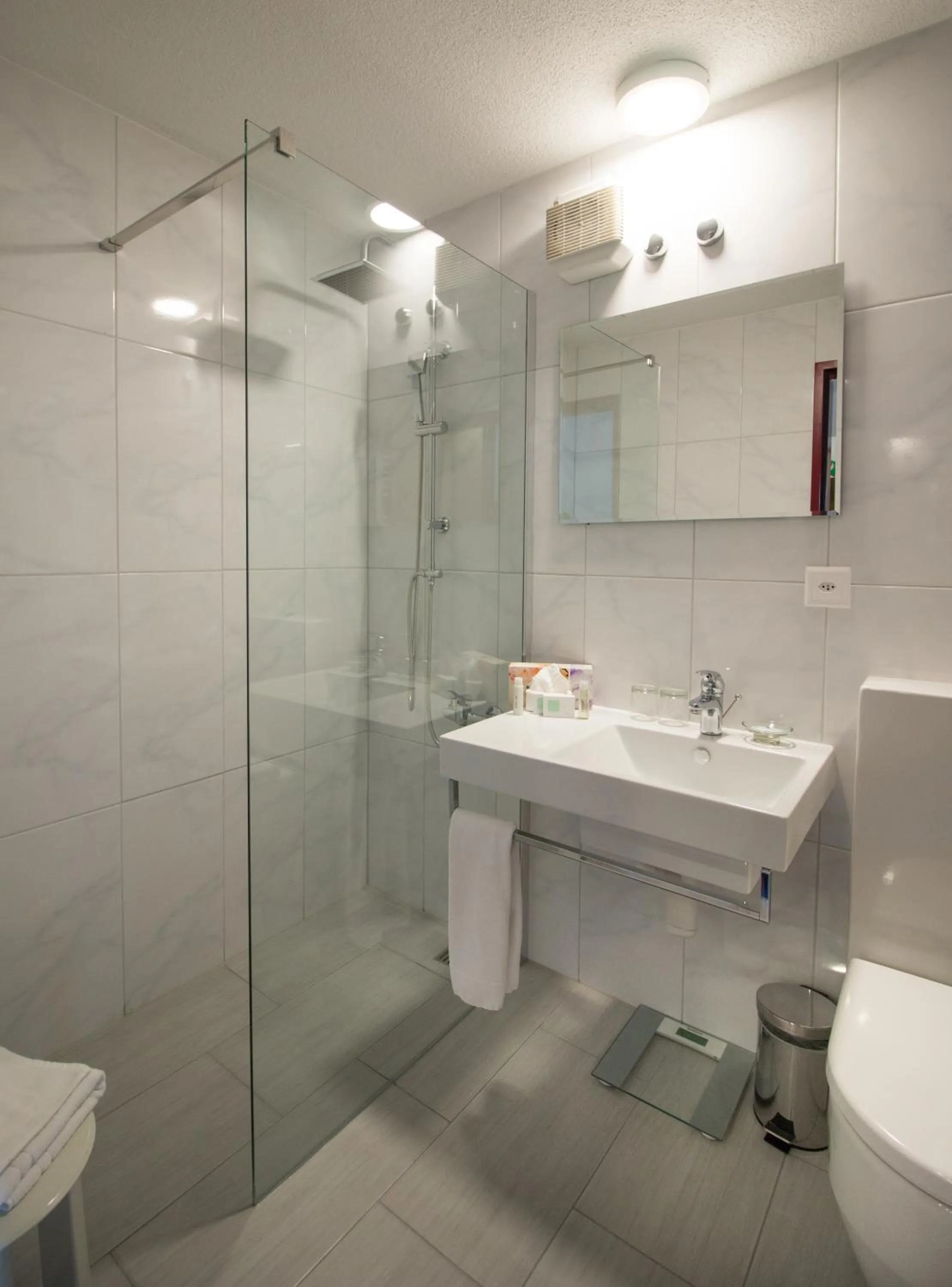 Bathroom in Park - Hotel Inseli