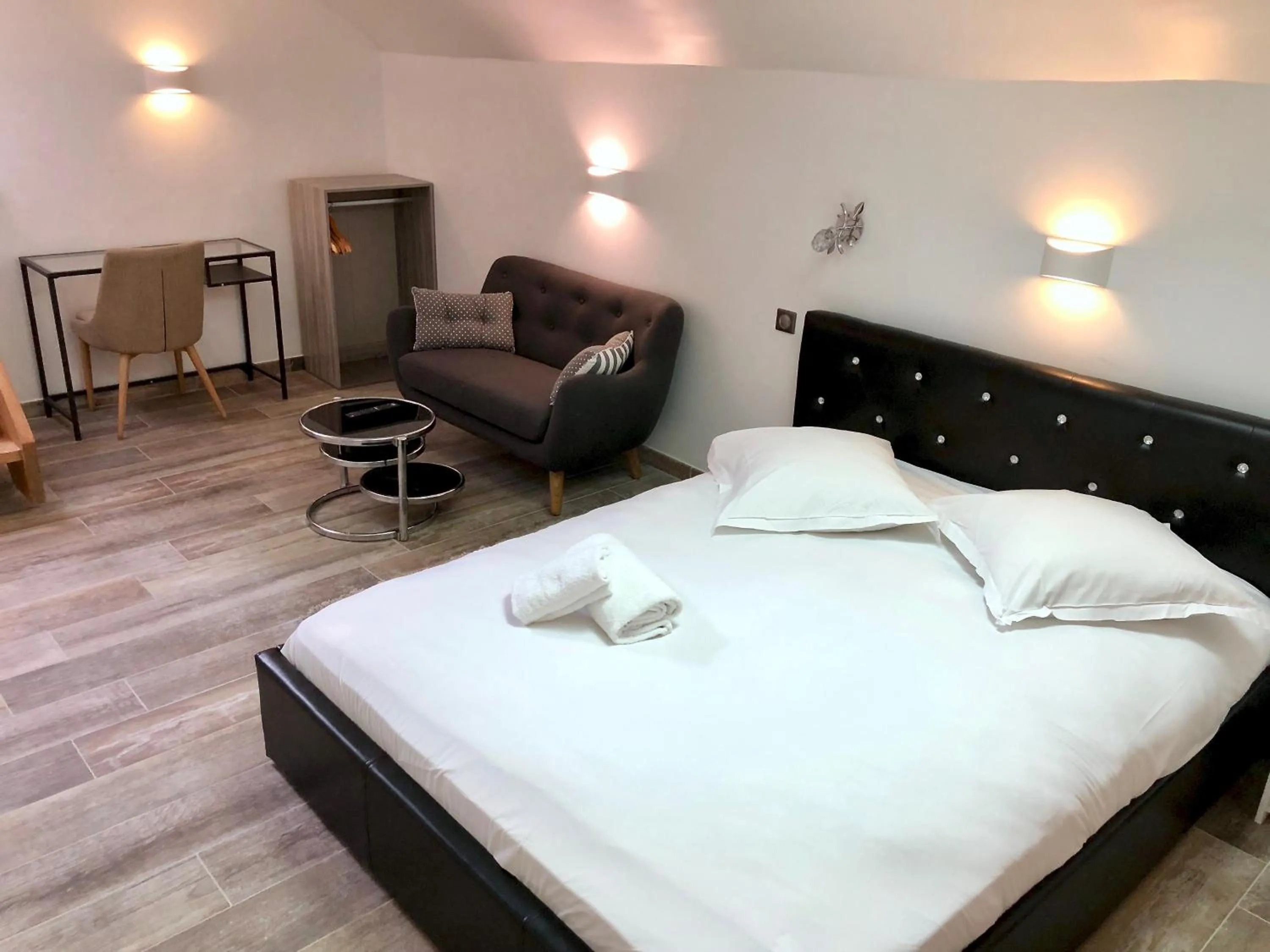 Bed in LITTLE PLAZA Appart'Hotel