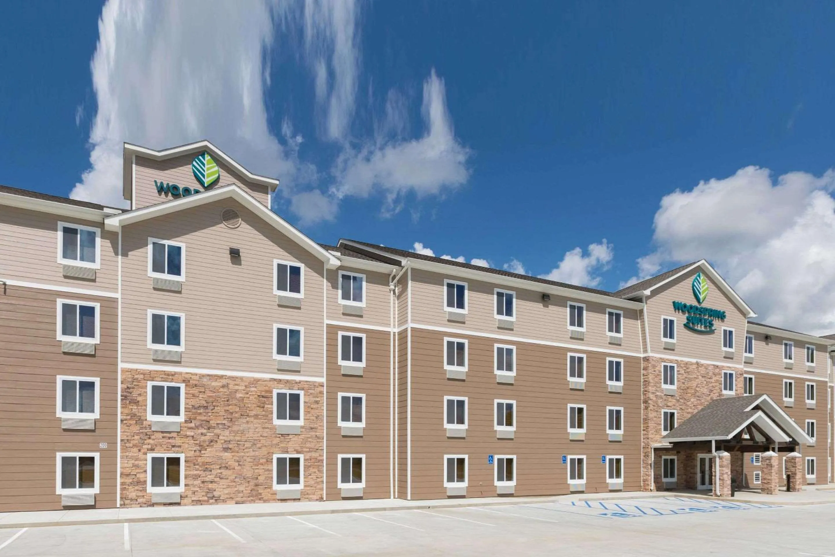 Property building in WoodSpring Suites Lafayette