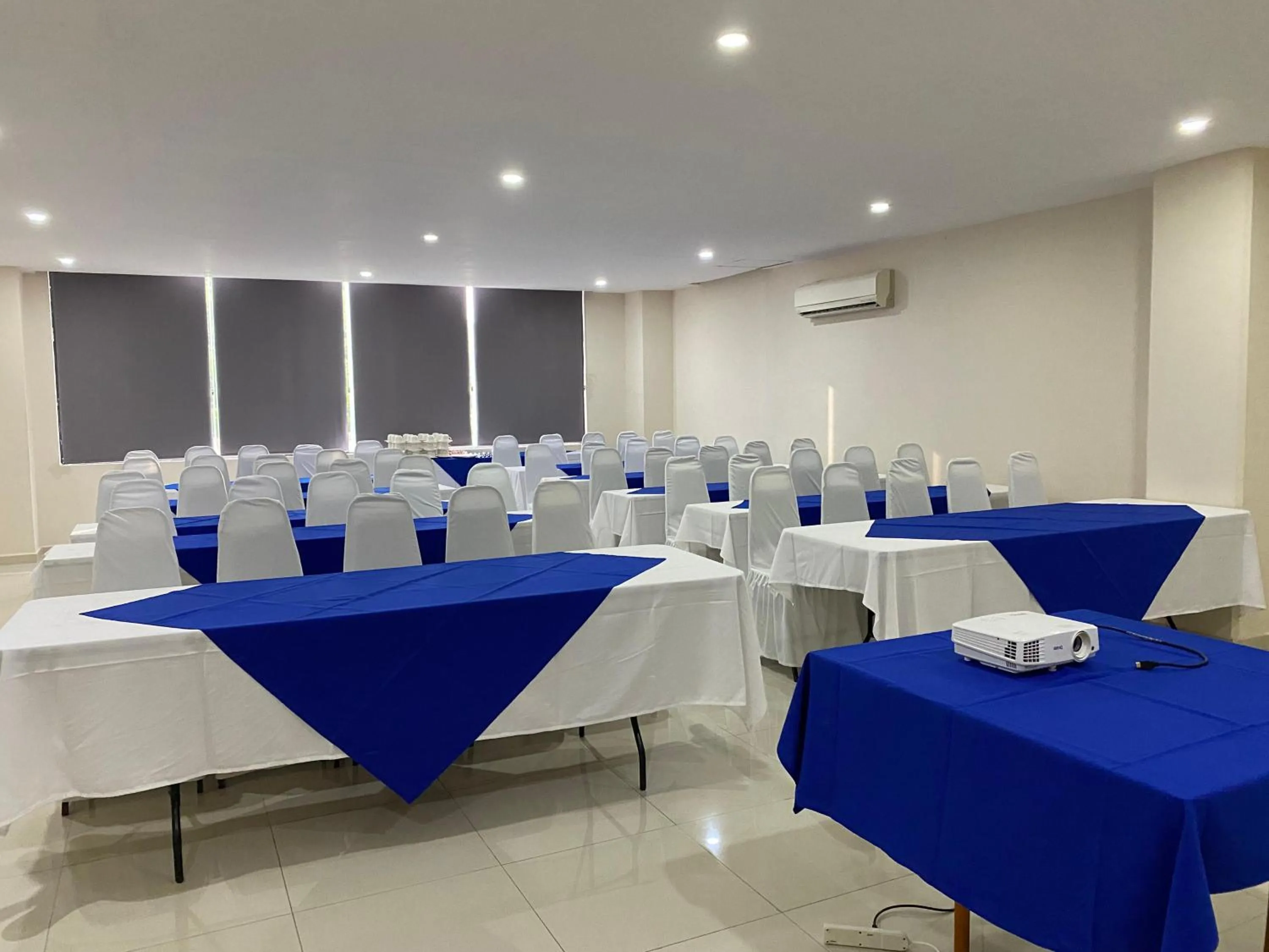 Meeting/conference room in Paris FC Express