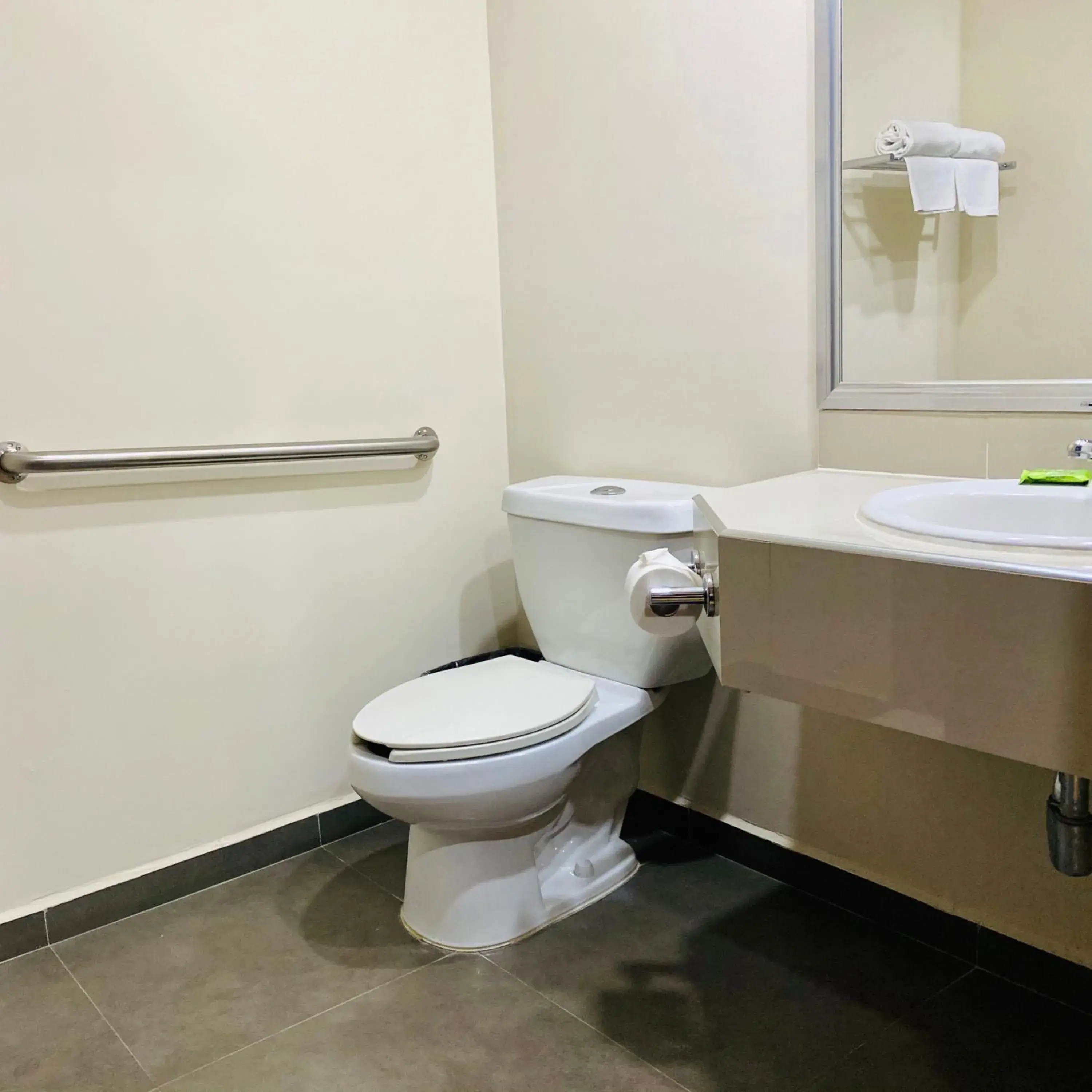 King Room with Roll-In Shower - Disability Access in Paris FC Express King Room with Roll-In Shower - Disability Access in Paris FC Express