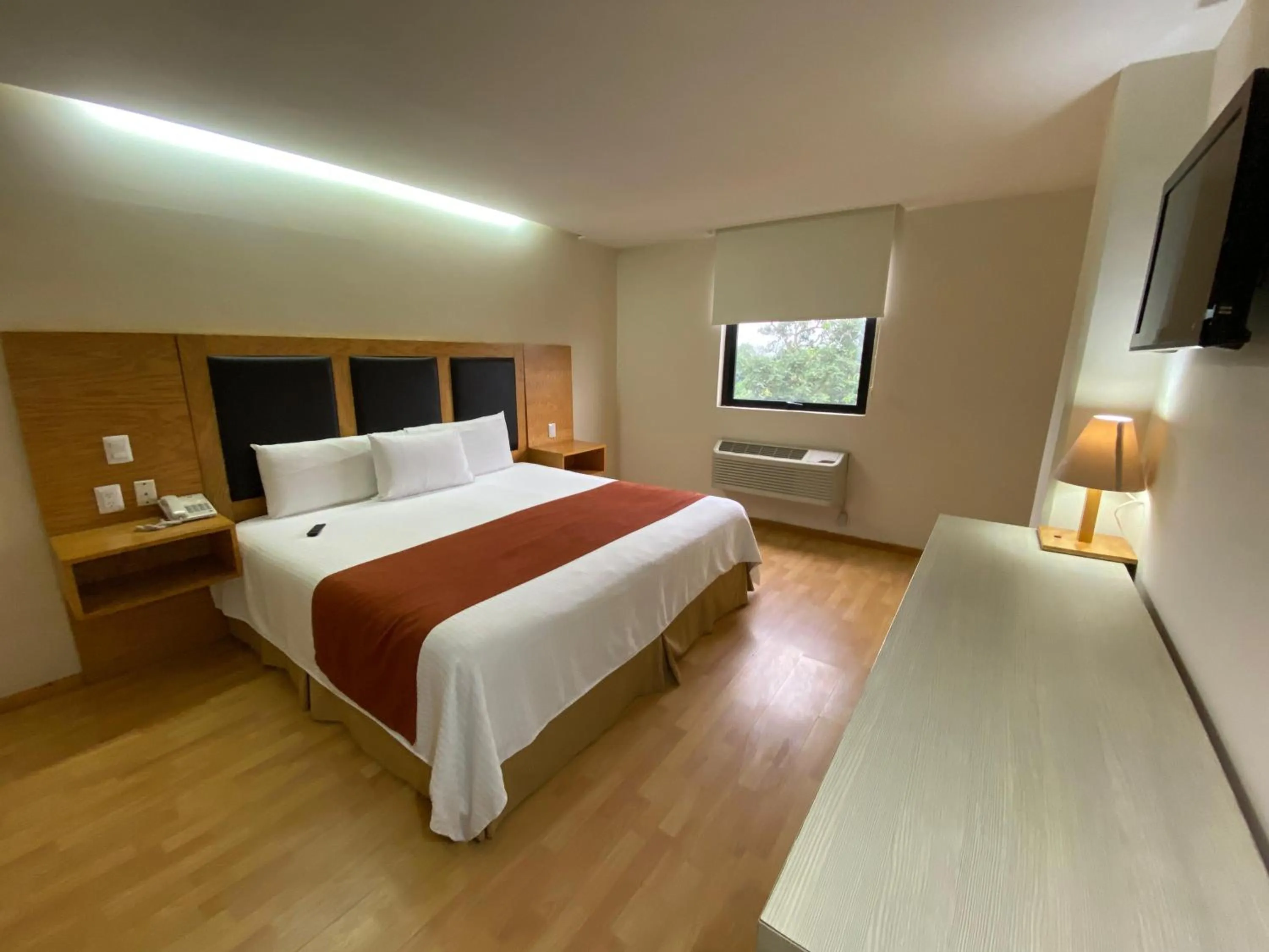 Photo of the whole room, Bed in Paris FC Express