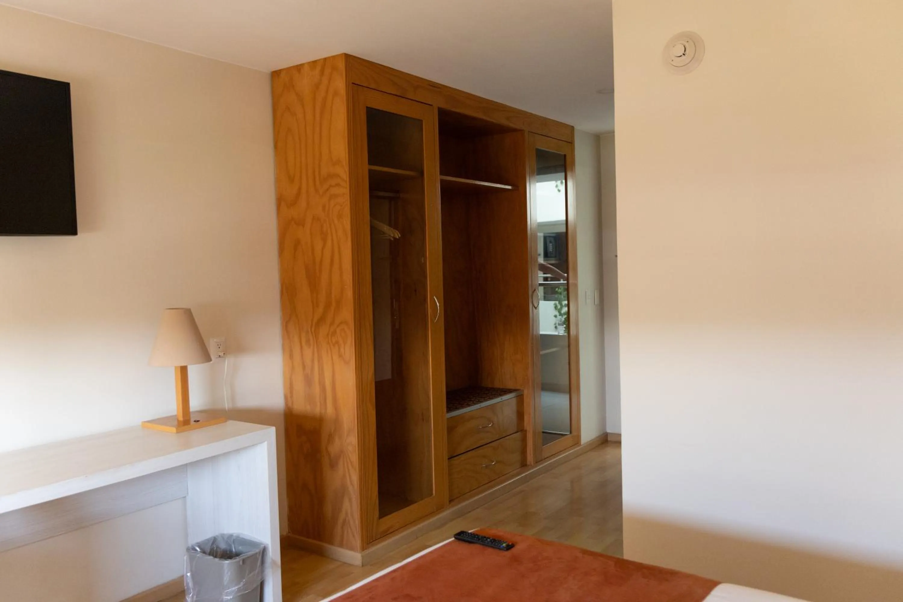 furniture, Bed in Paris FC Express