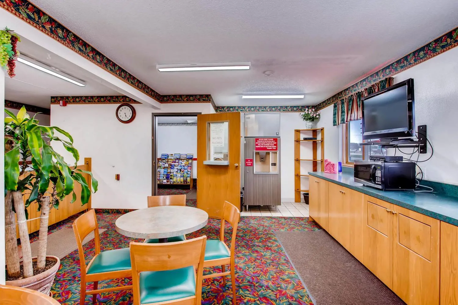 Seating area in Motel 9