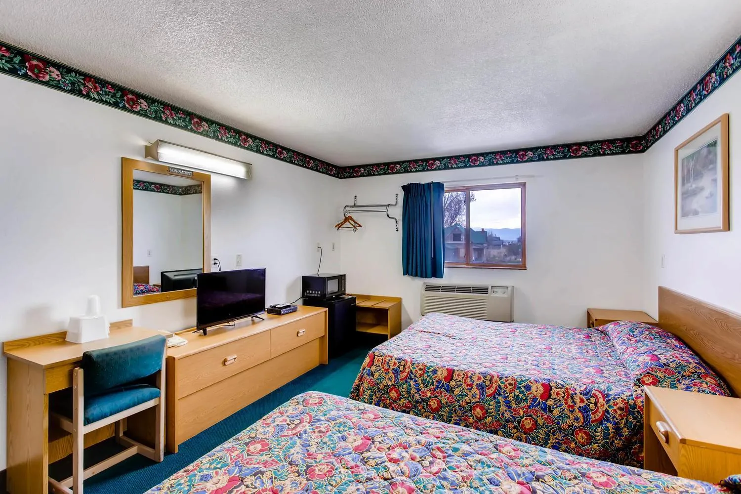 Bedroom, Bed in Motel 9