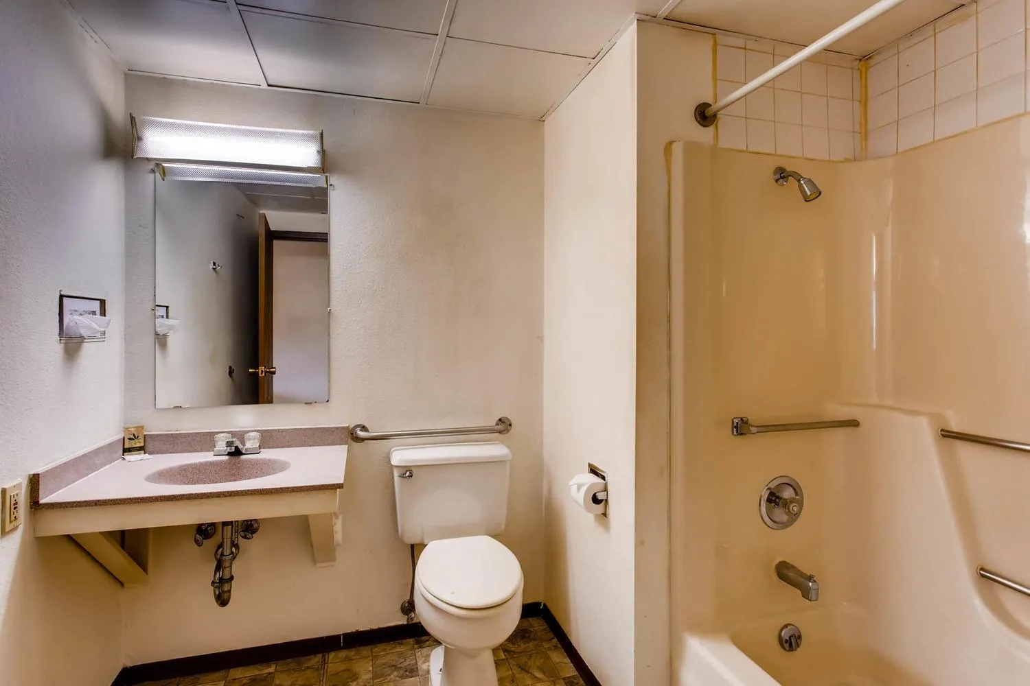 Bathroom in Motel 9