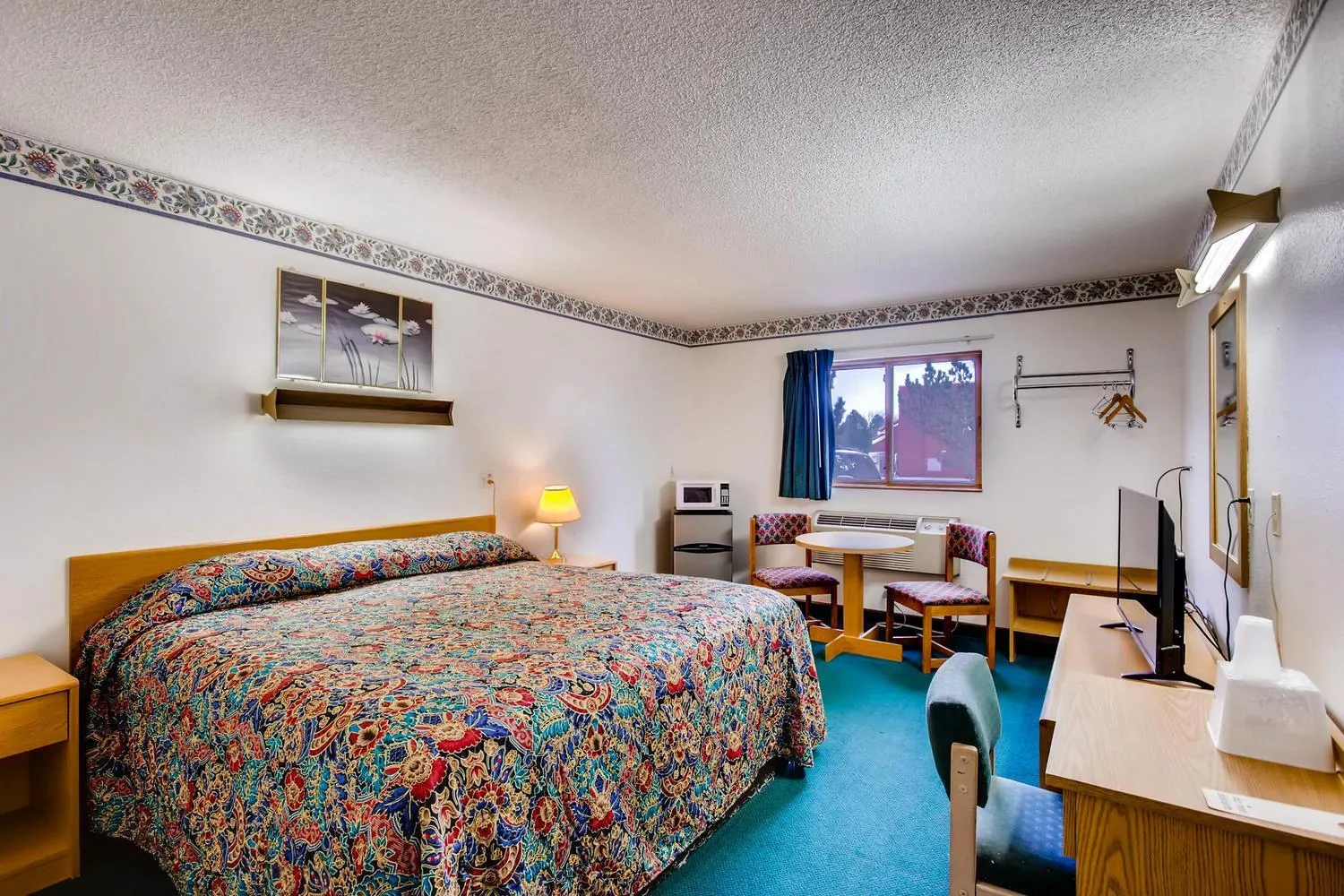 Bedroom, Bed in Motel 9