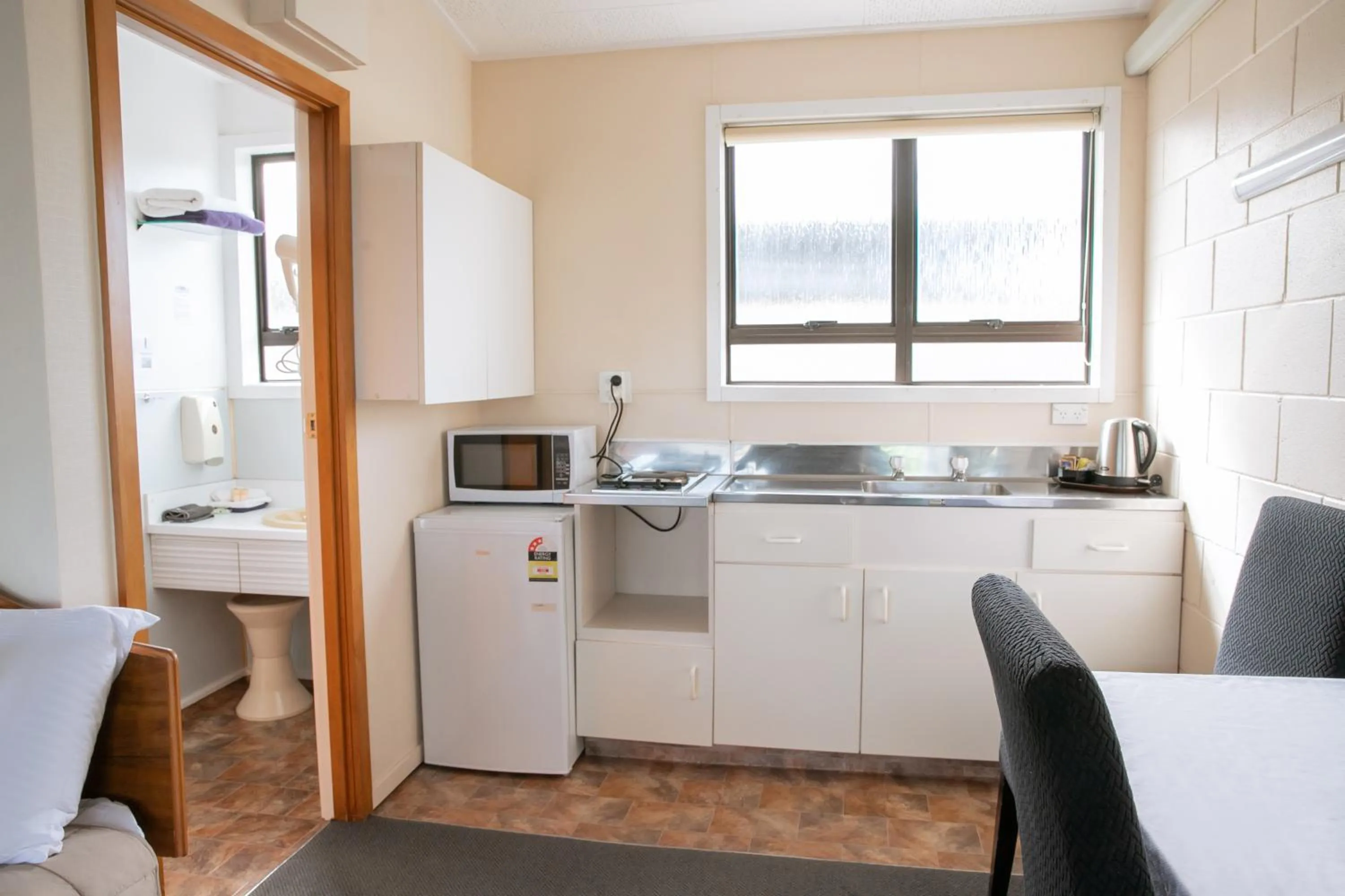 Kitchen or kitchenette in Tuki Tuki Motel