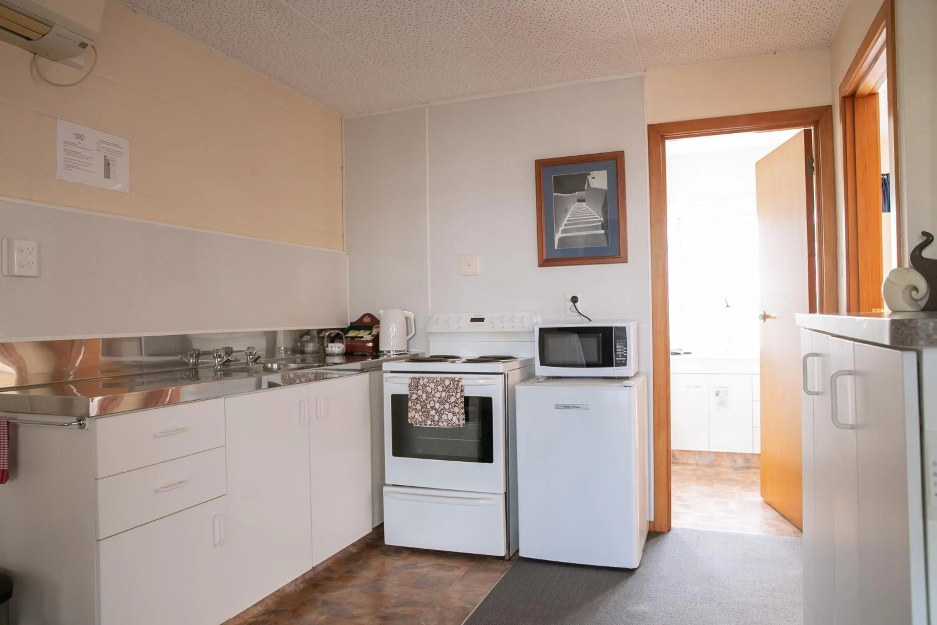 Kitchen or kitchenette in Tuki Tuki Motel