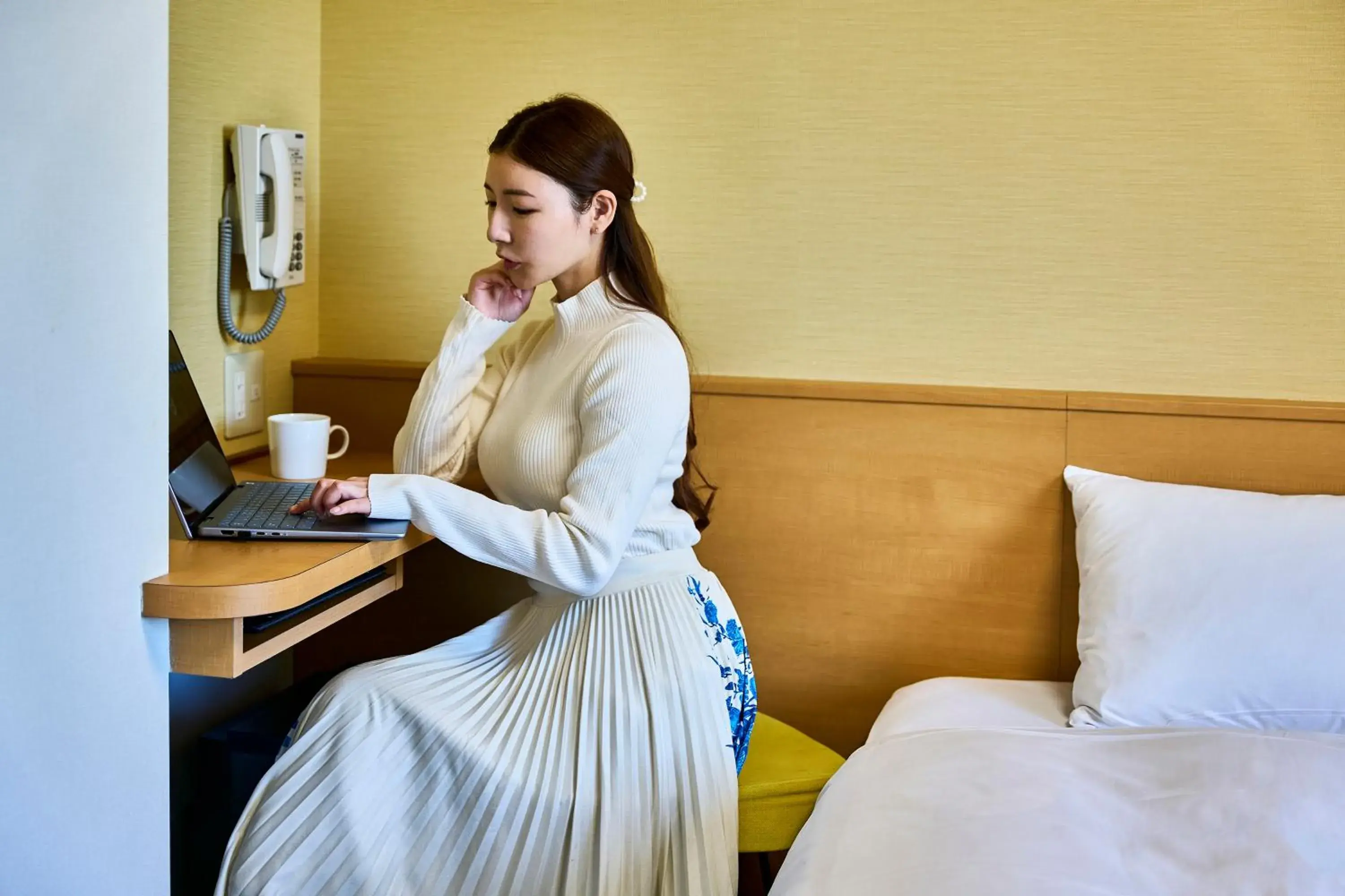 People, Bed in Hotel Sobial Osaka Dome People, Bed in Hotel Sobial Osaka Dome