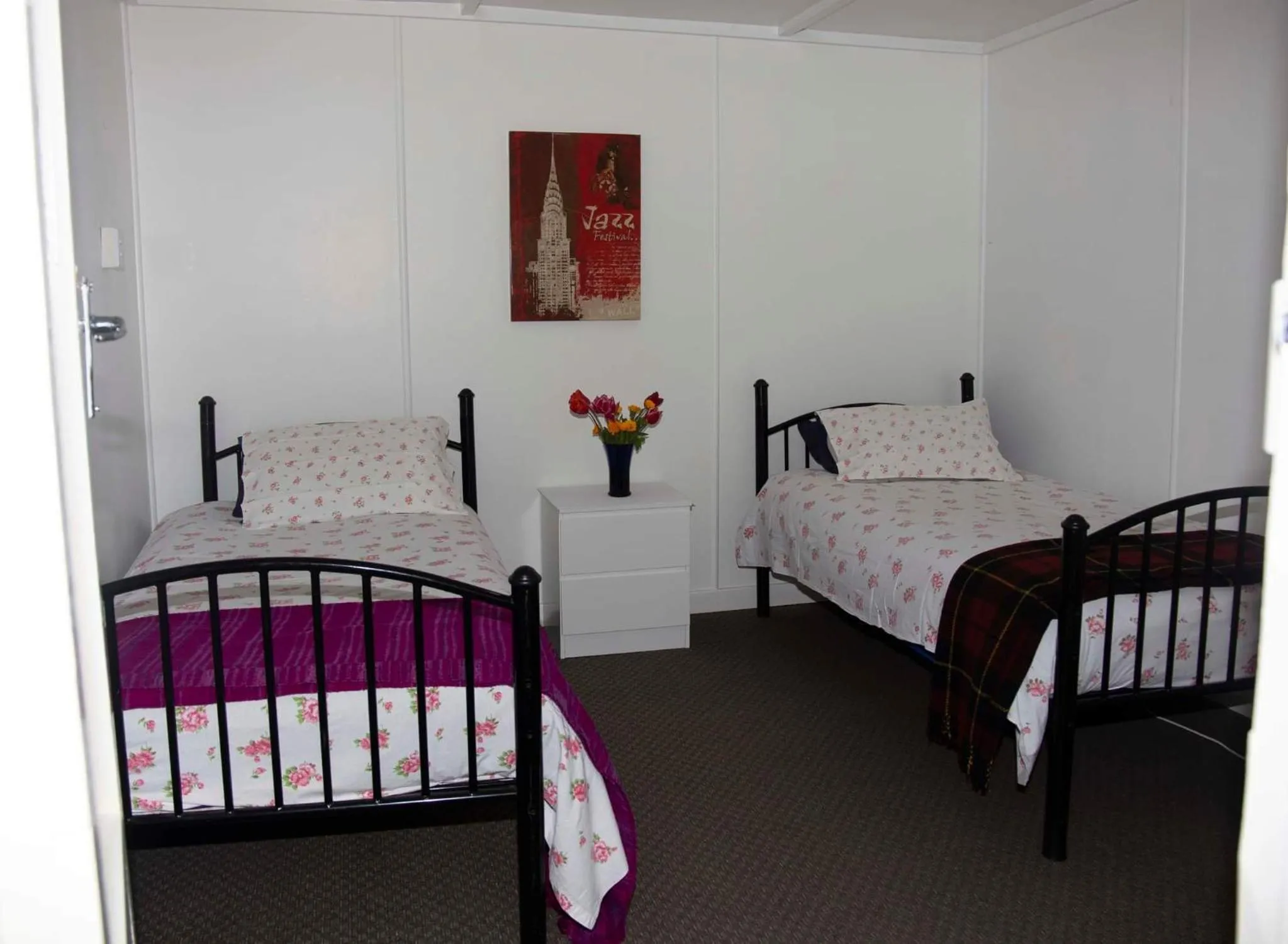 Bed in Surat Bay Lodge, Motel and Backpackers