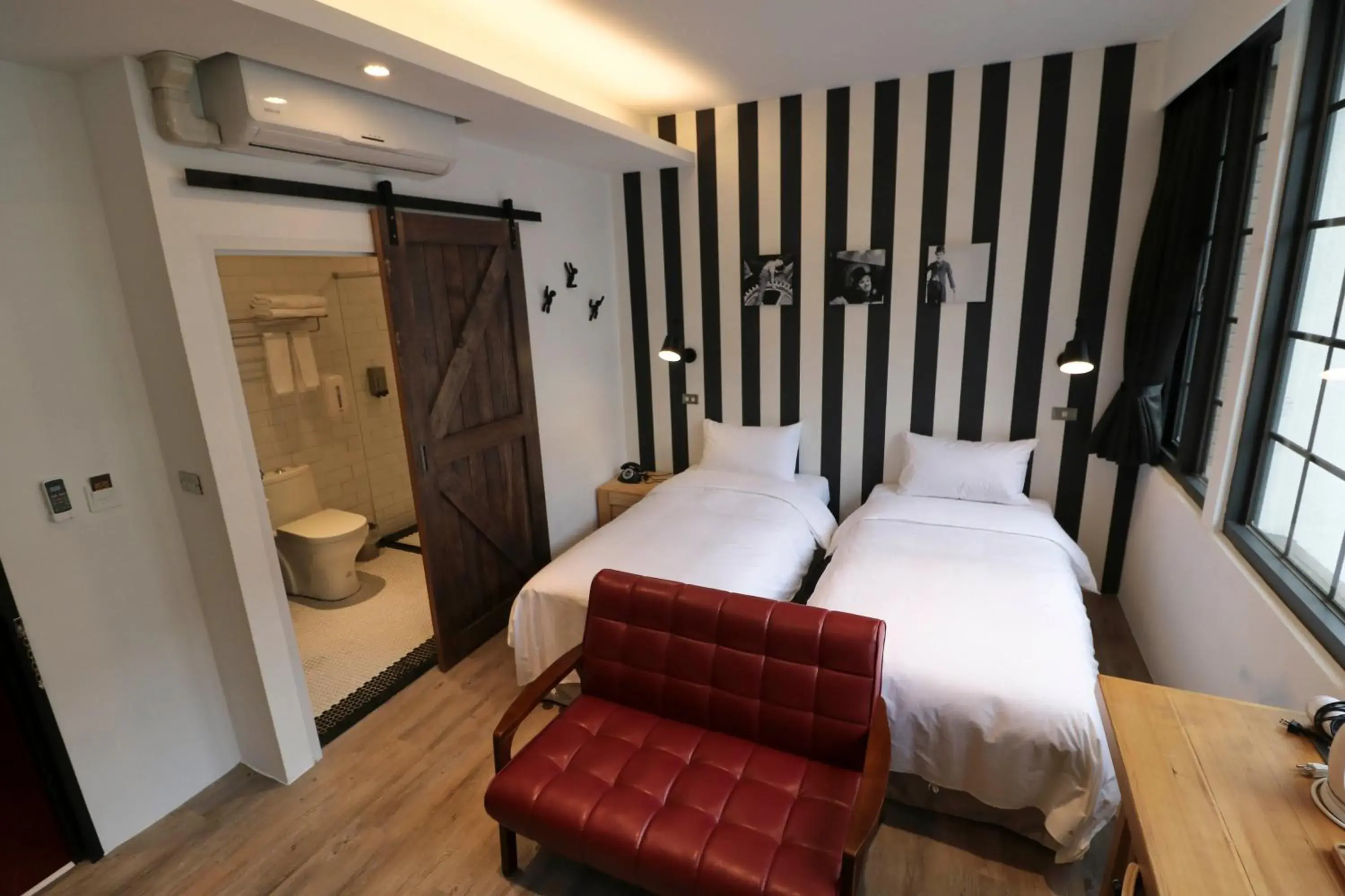Chaplin Twin Room in Pinestone Inn Chaplin Twin Room in Pinestone Inn