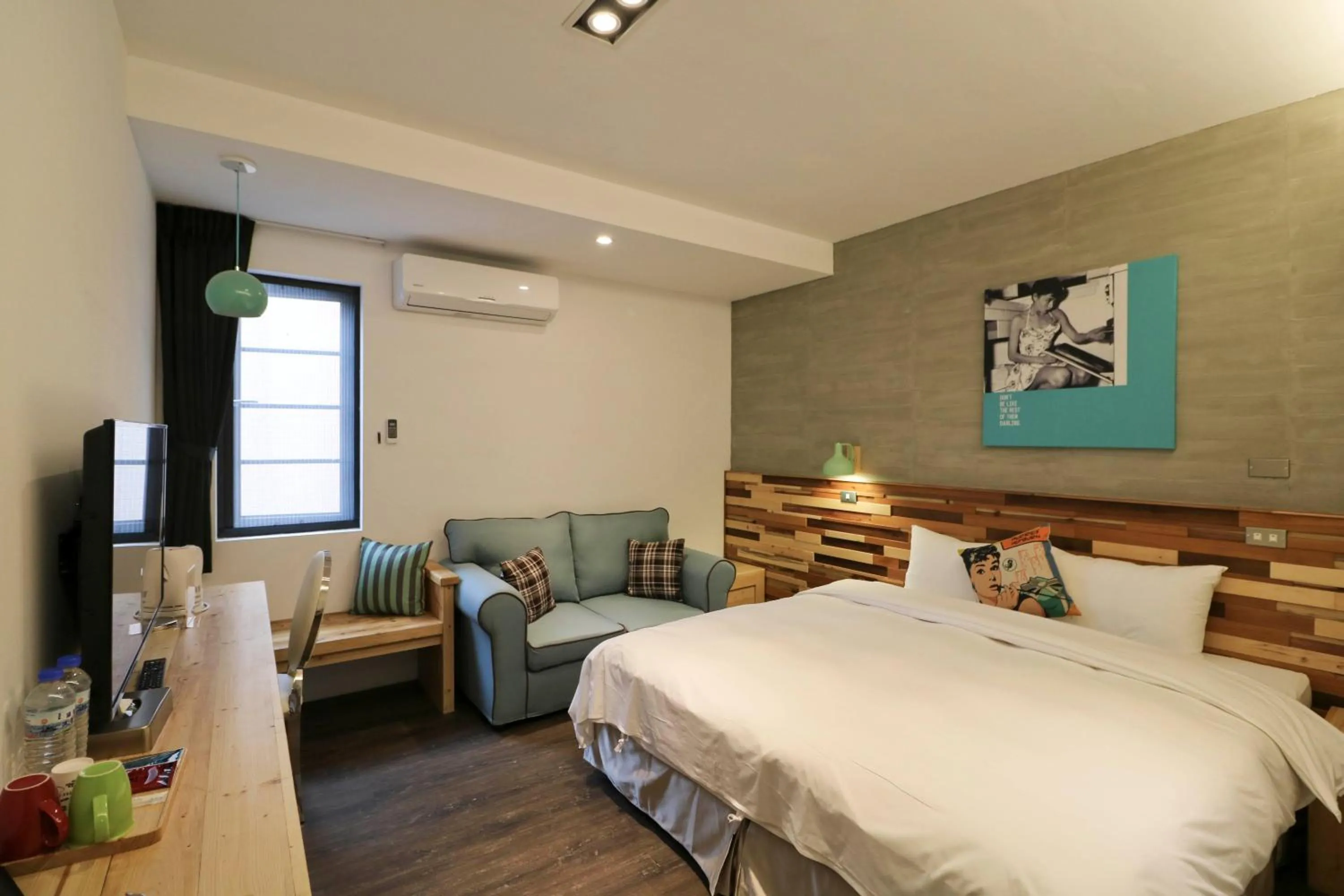 Queen Room in Pinestone Inn