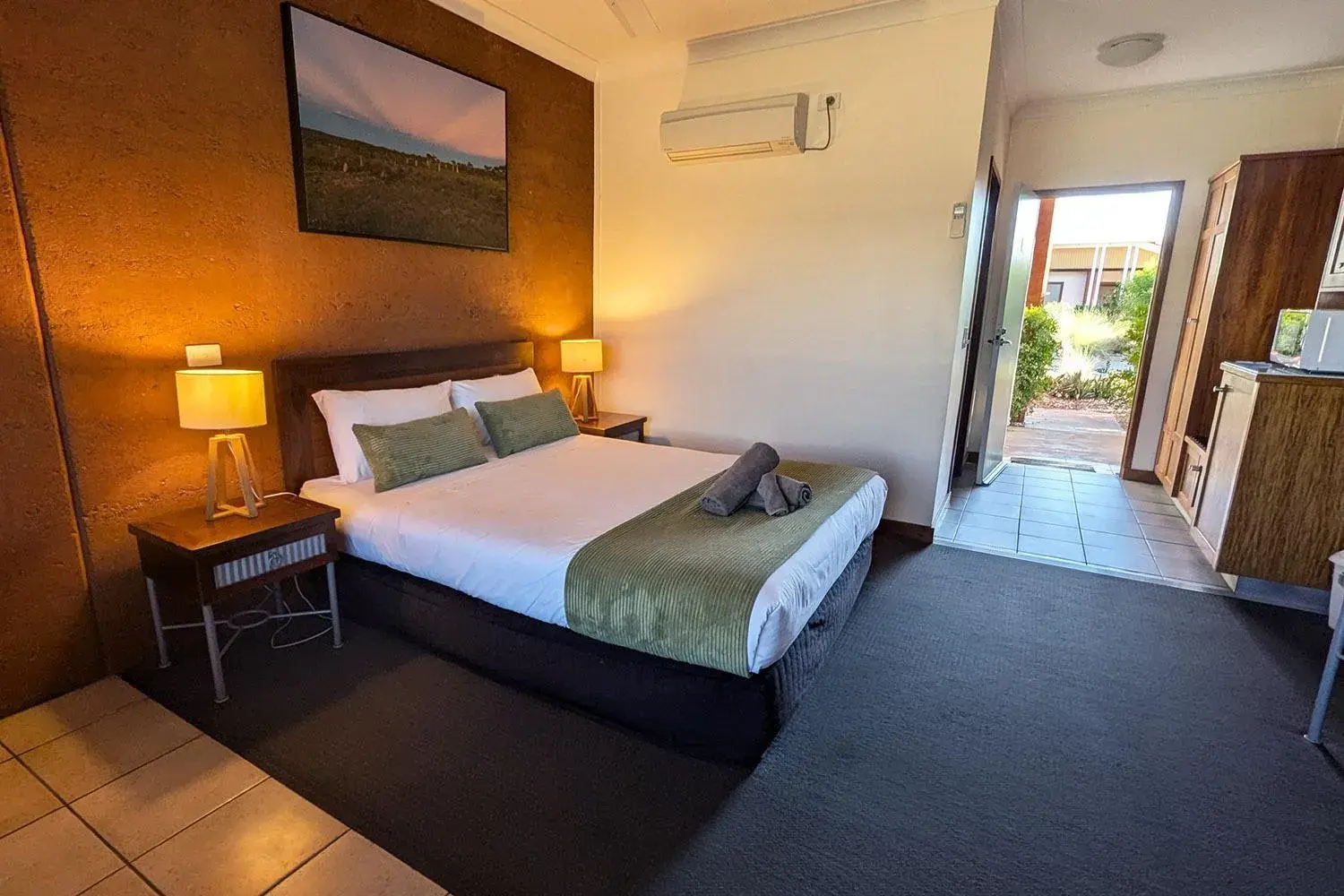 Queen Room in The Gidgee Inn Queen Room in The Gidgee Inn