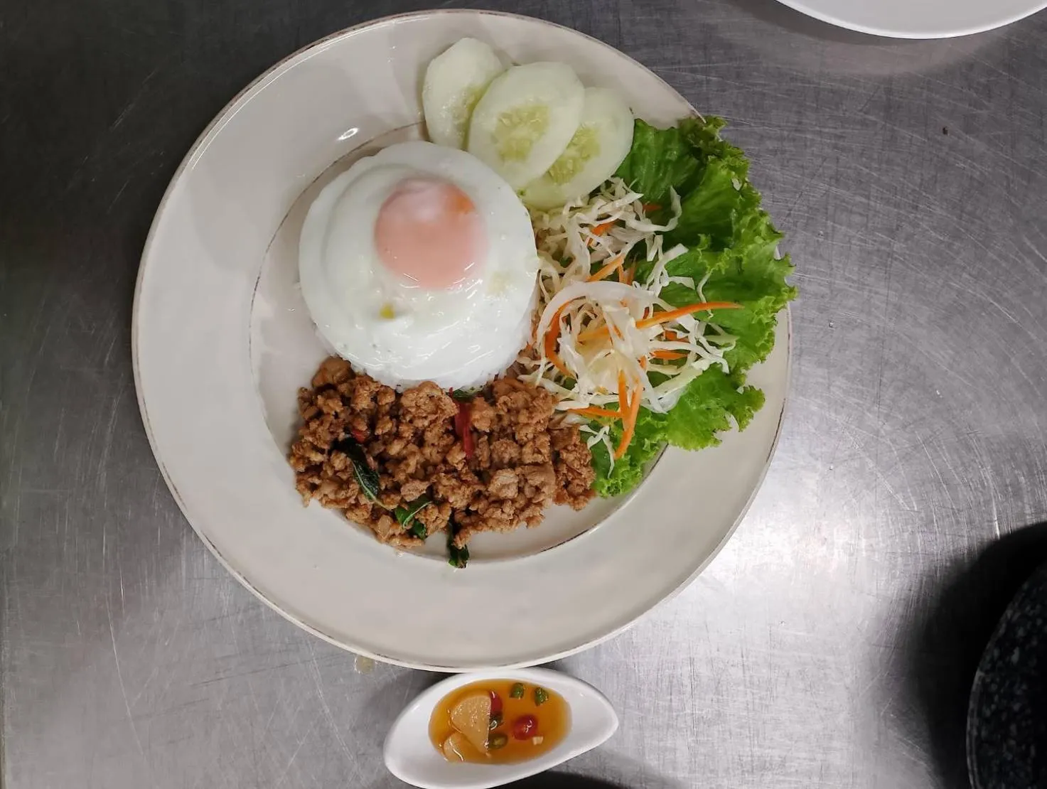 Restaurant/places to eat in CBD 2 Hotel