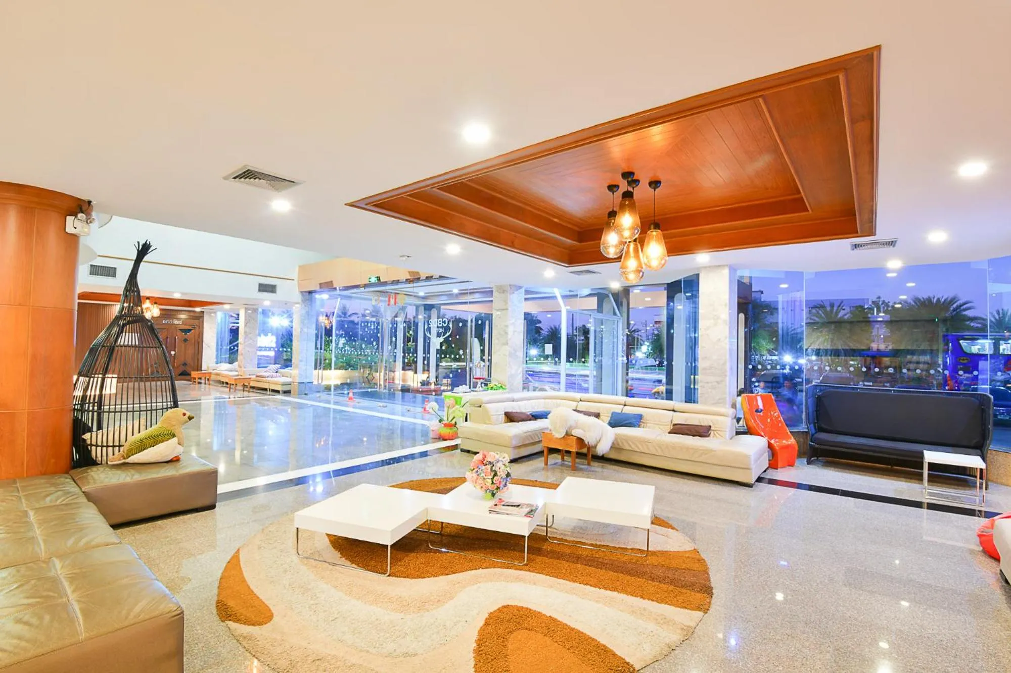 Communal lounge/ TV room in CBD 2 Hotel