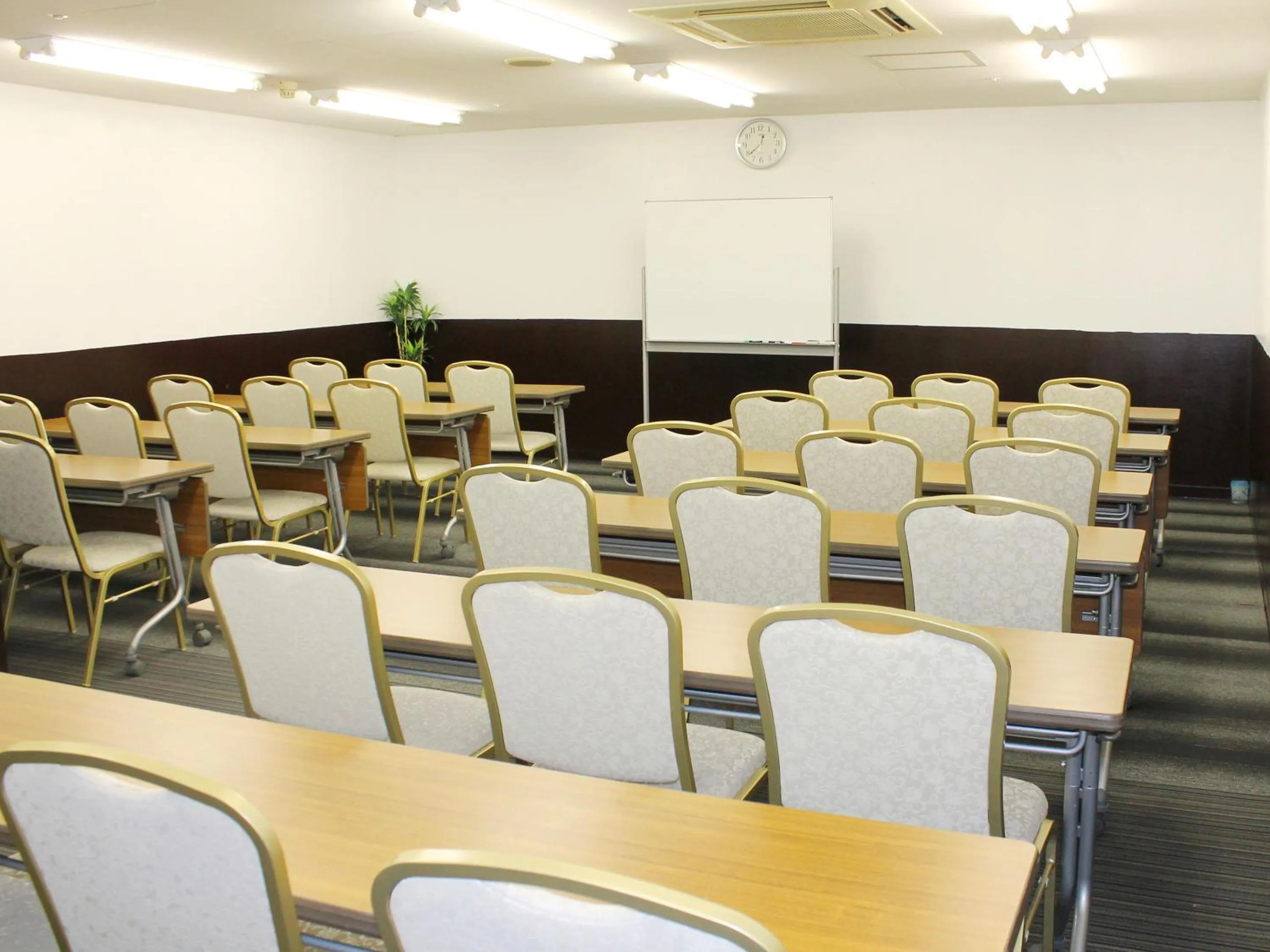 Meeting/conference room in HOTEL LiVEMAX BUDGET Hamamatsu-Ekimae