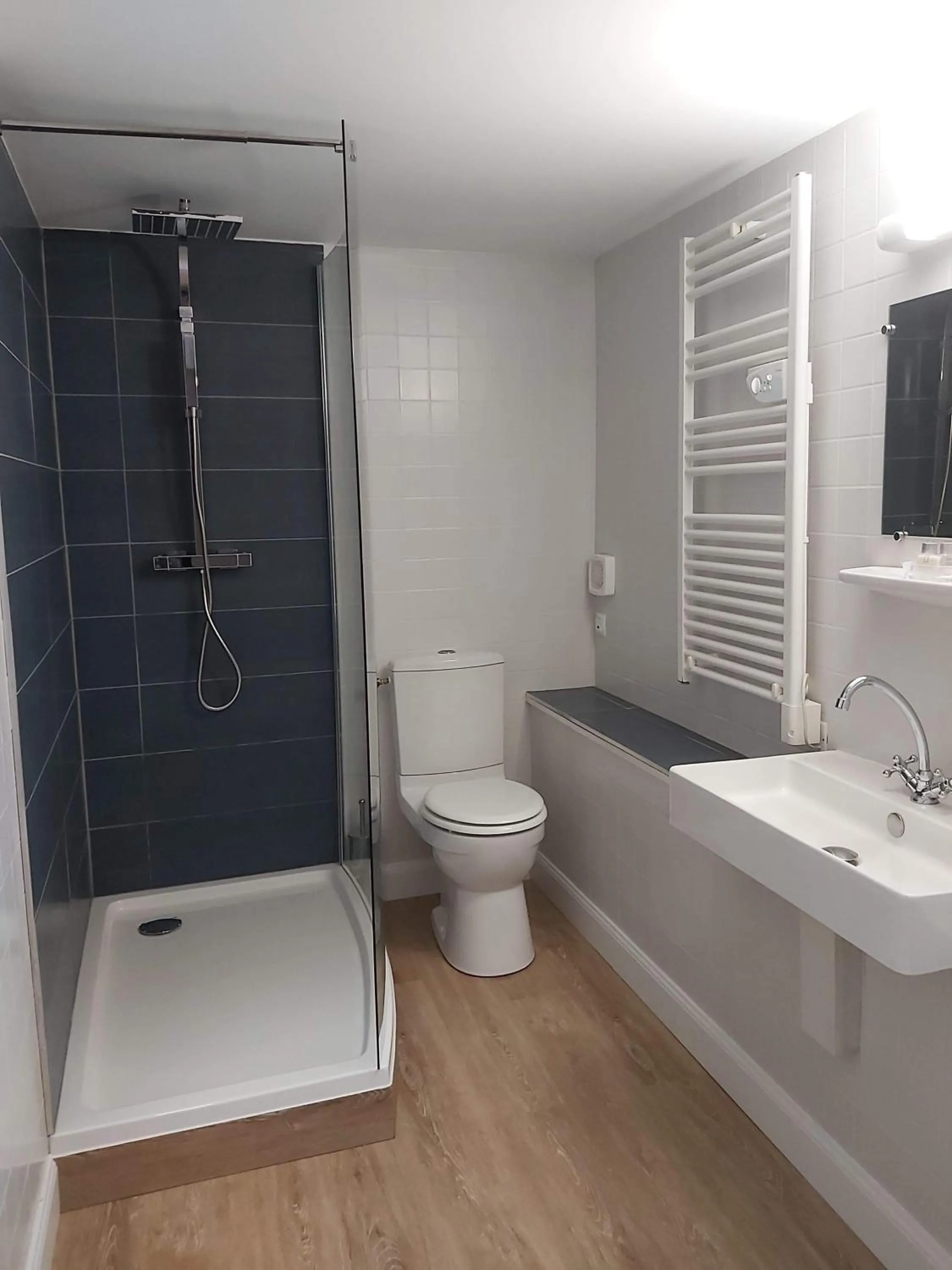 Bathroom in Les Chambres du Château du Rozel