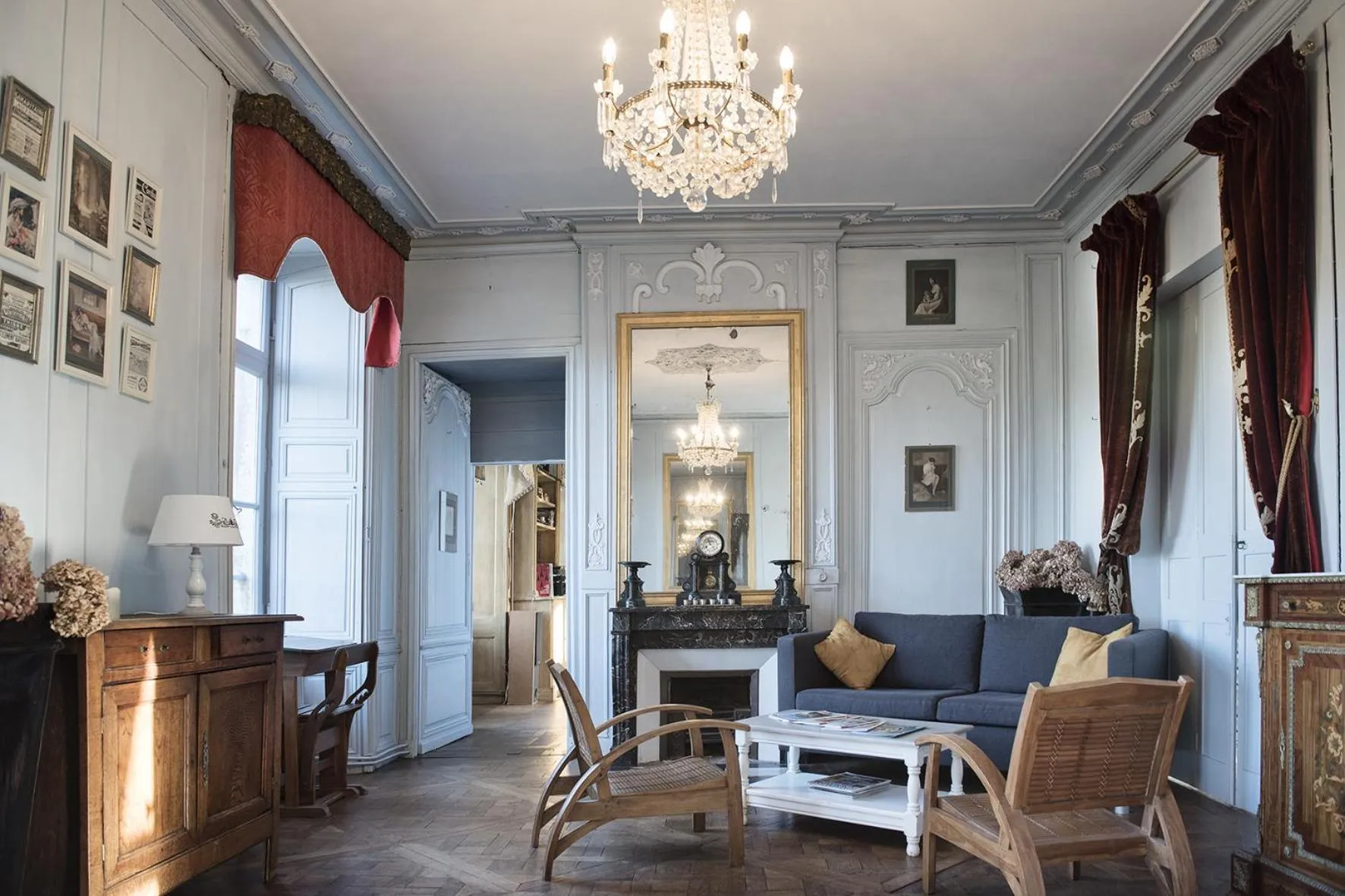Living room in Les Chambres du Château du Rozel