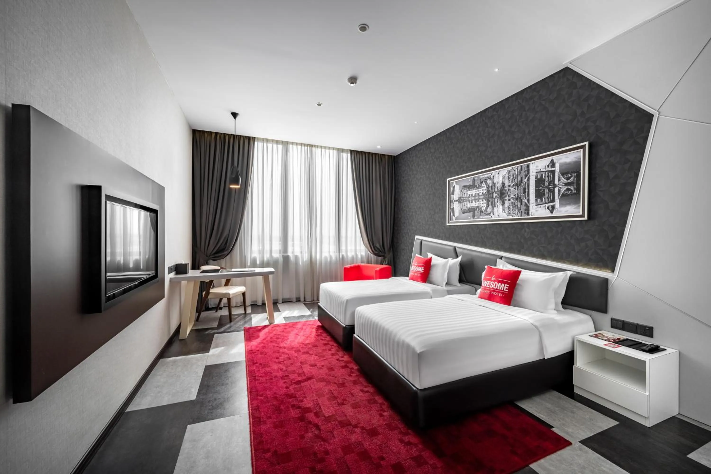 TV and multimedia, Bed in Iconic Hotel