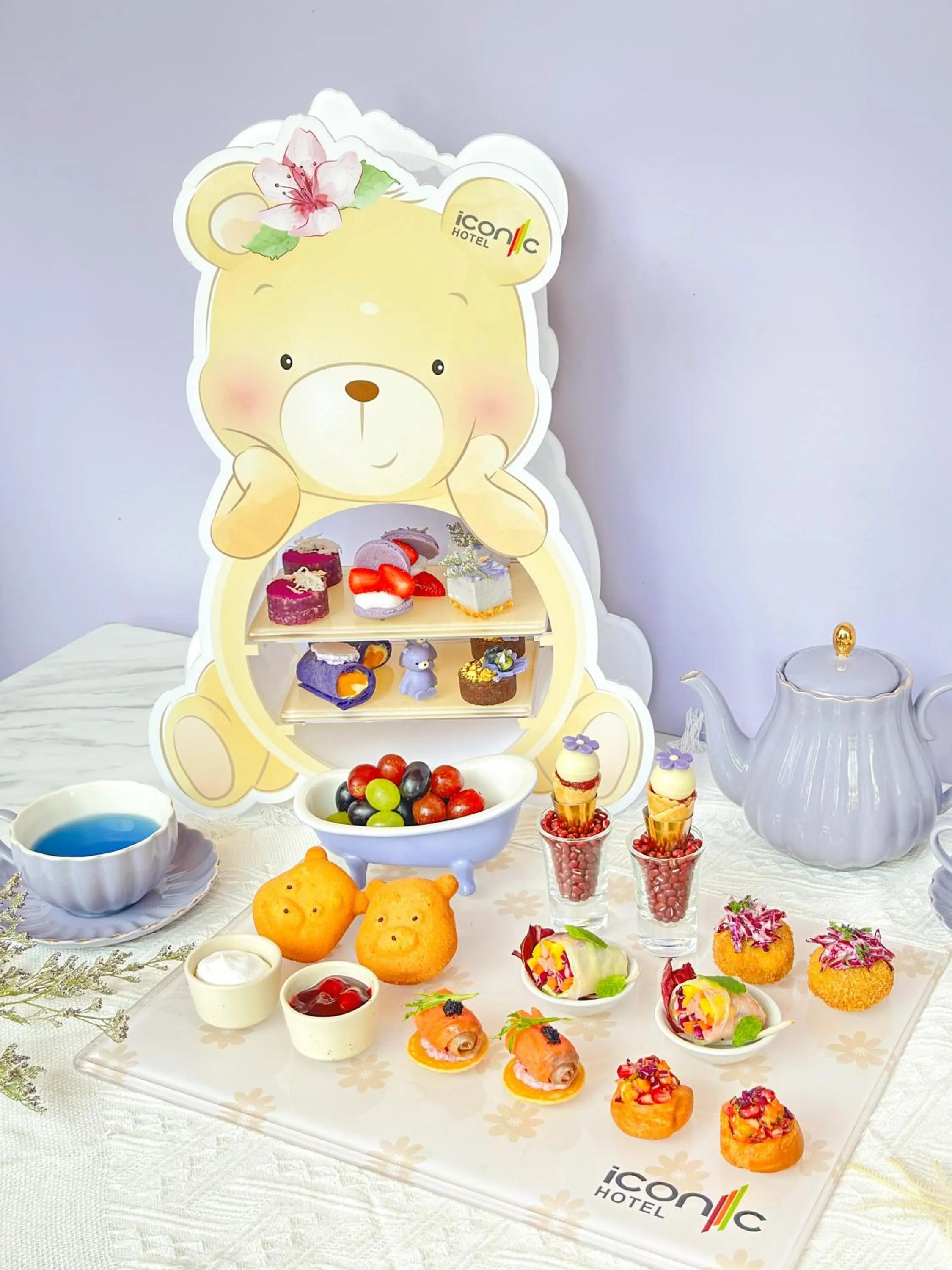 Food and drinks in Iconic Hotel