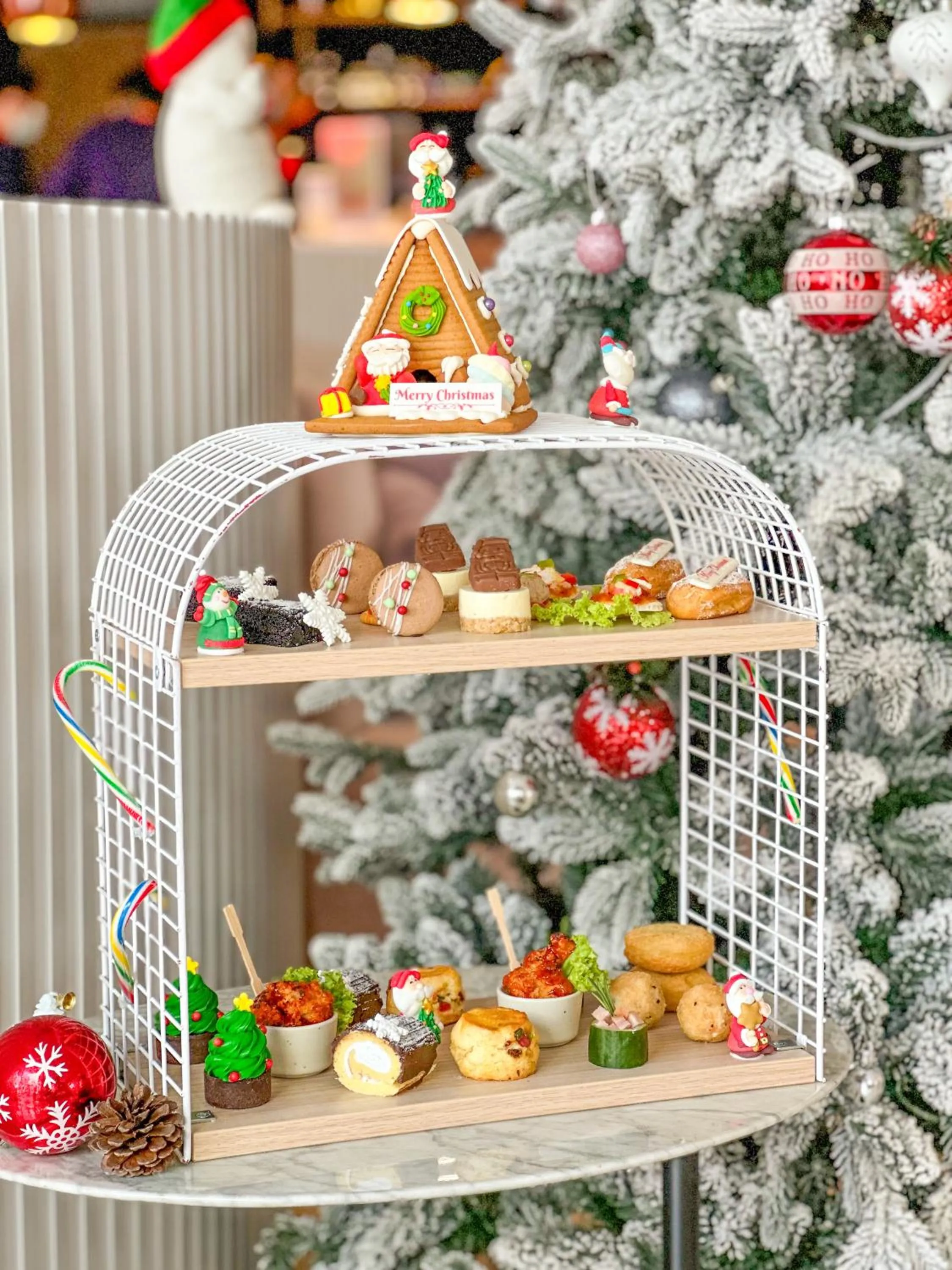 Food and drinks in Iconic Hotel