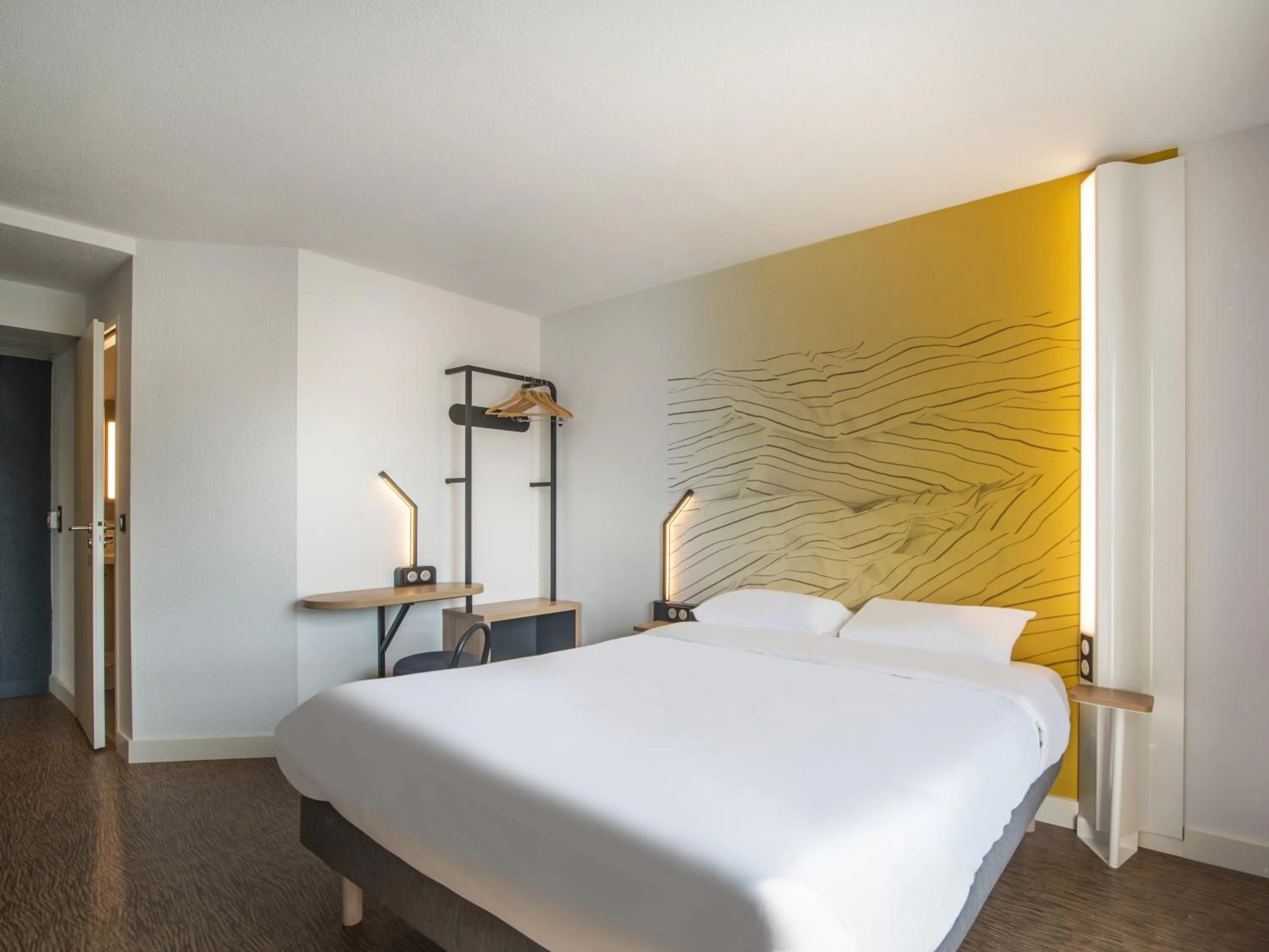 Bedroom, Bed in B&B HOTEL Cholet Nord