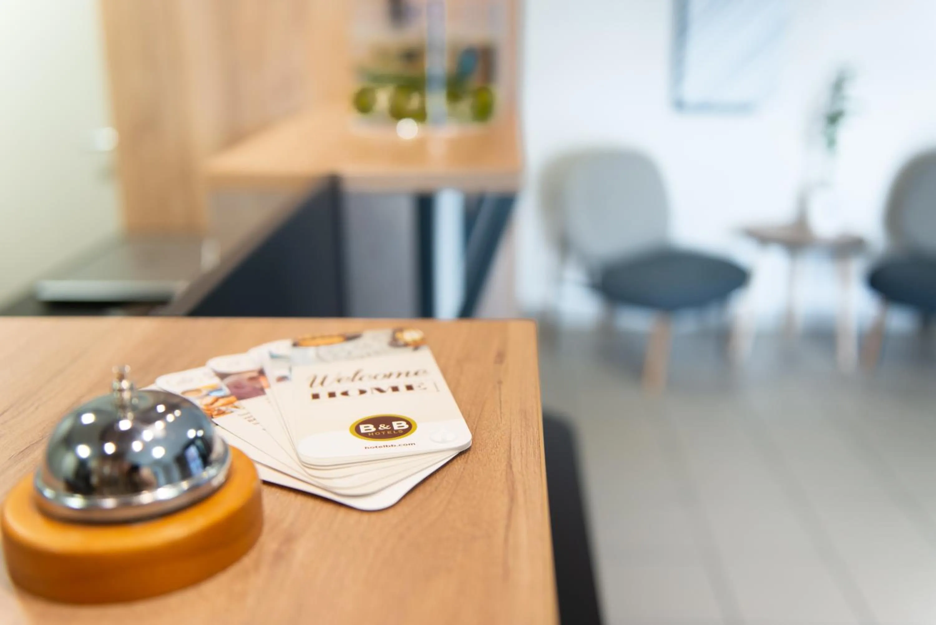 Communal lounge/ TV room in B&B HOTEL Cholet Nord
