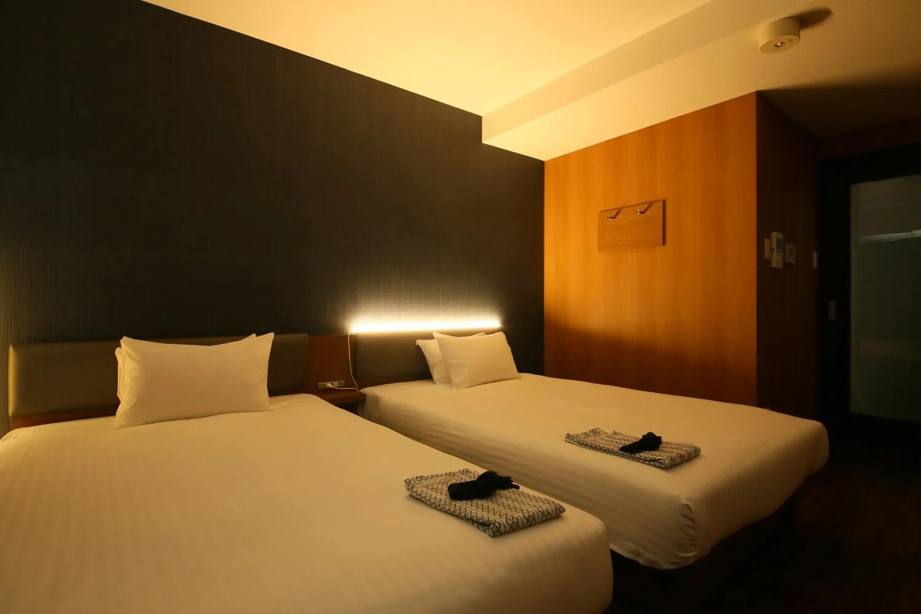 Bedroom, Bed in Hotel Trad Bedroom, Bed in Hotel Trad