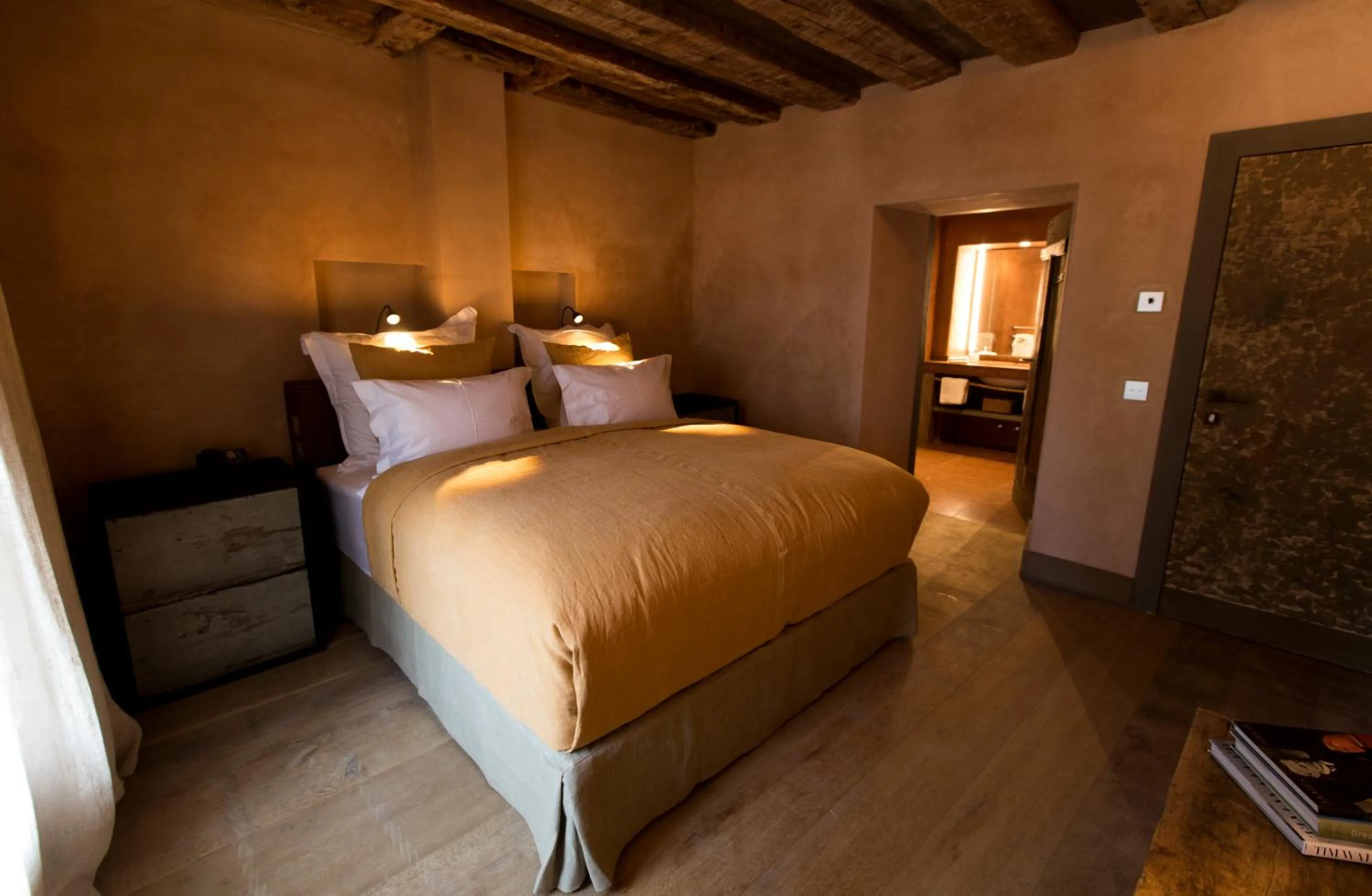 Photo of the whole room, Bed in Townhouse Weisses Kreuz Boutiquehotel