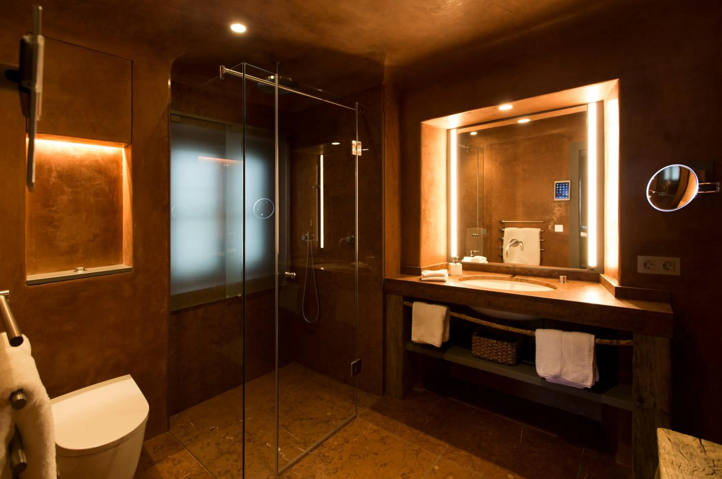 Bathroom in Townhouse Weisses Kreuz Boutiquehotel