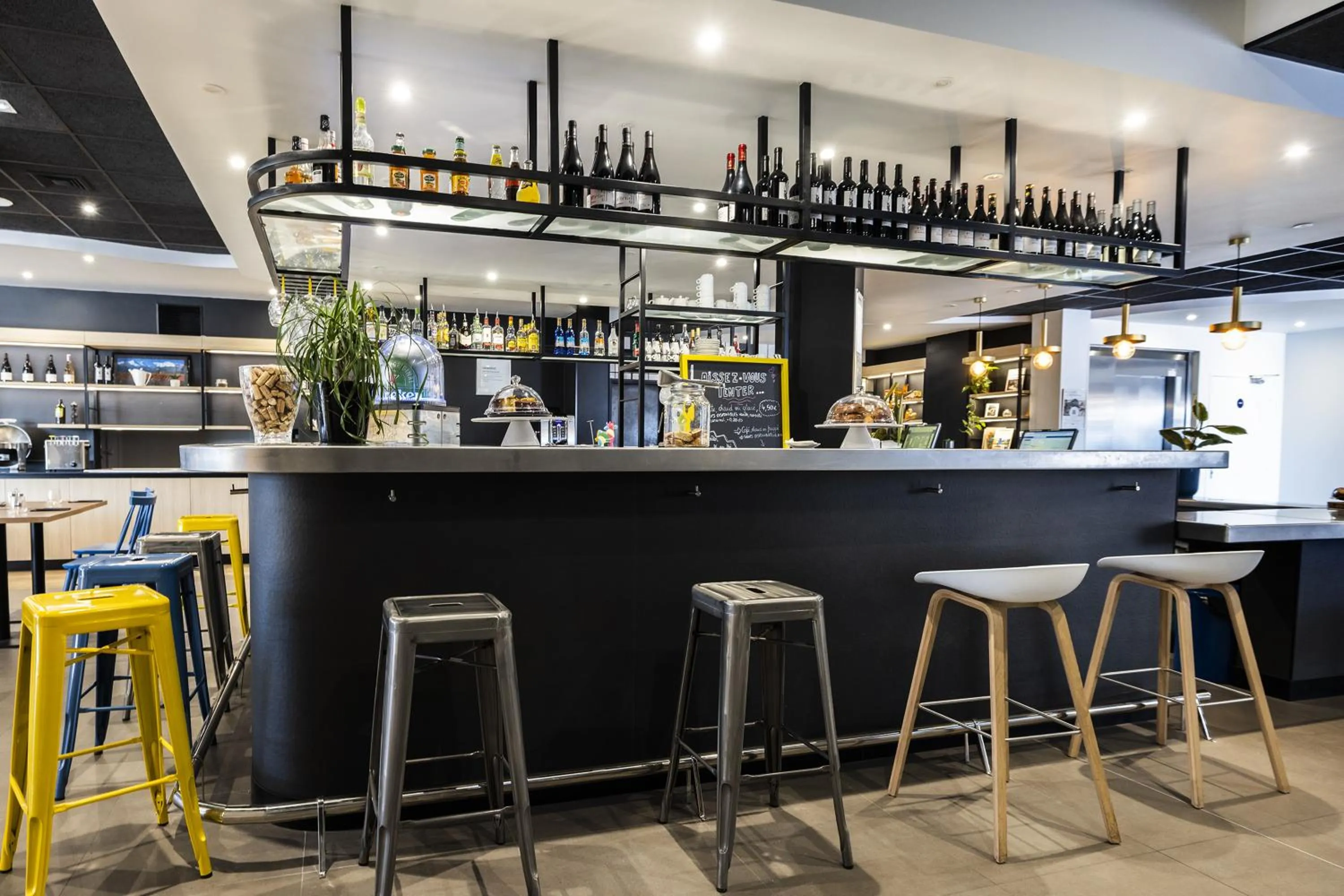 Lounge or bar in Campanile Perpignan Nord - Aéroport