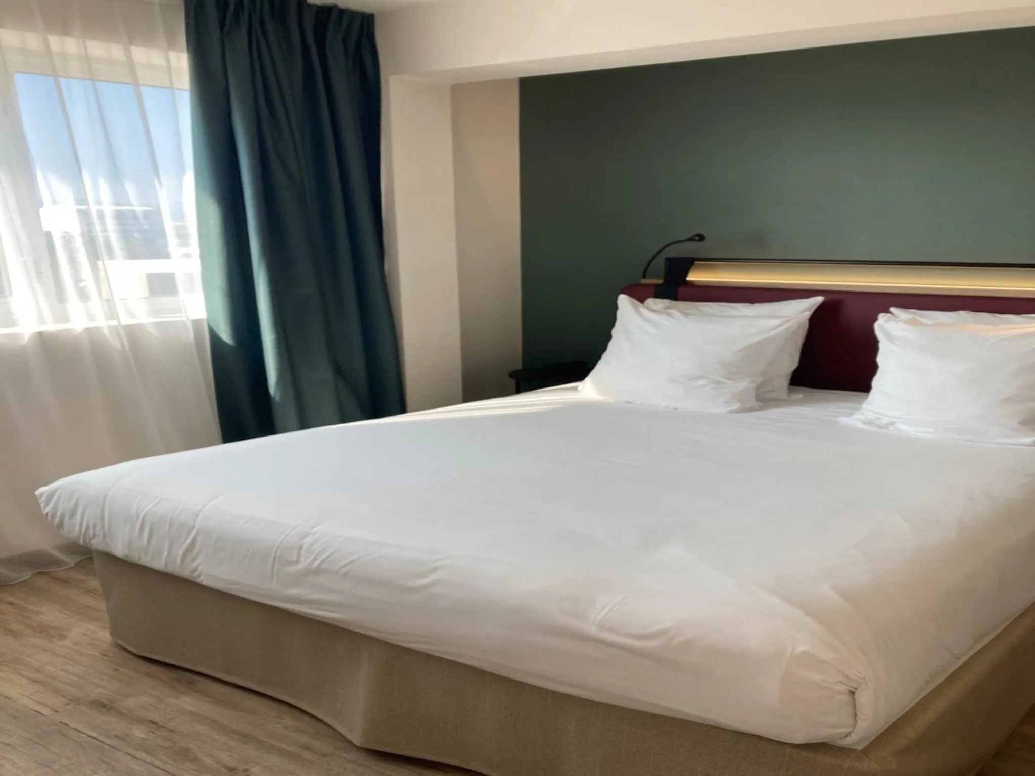 Night, Bed in Campanile Perpignan Nord - Aéroport