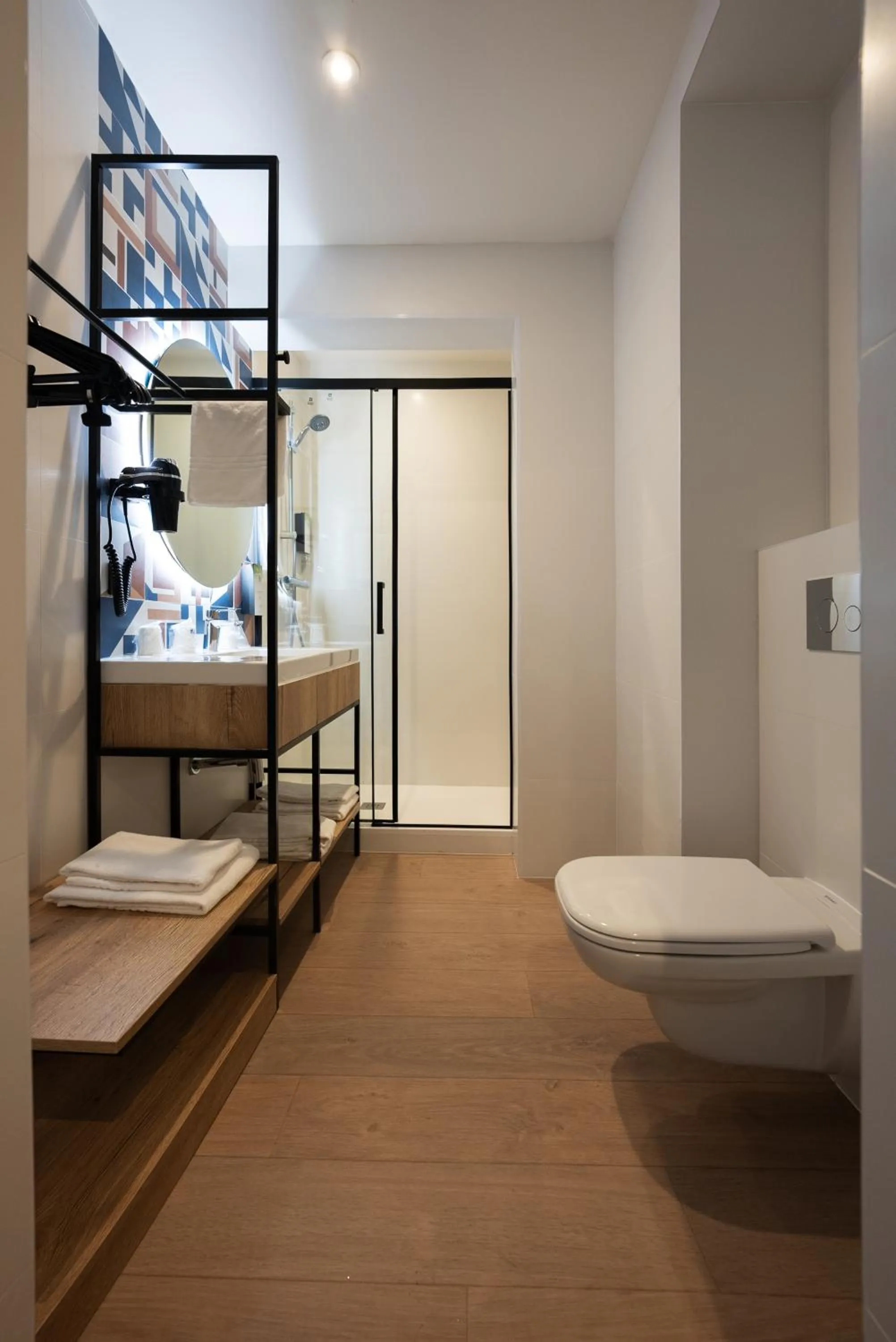 Bathroom, Bed in Campanile Perpignan Nord - Aéroport