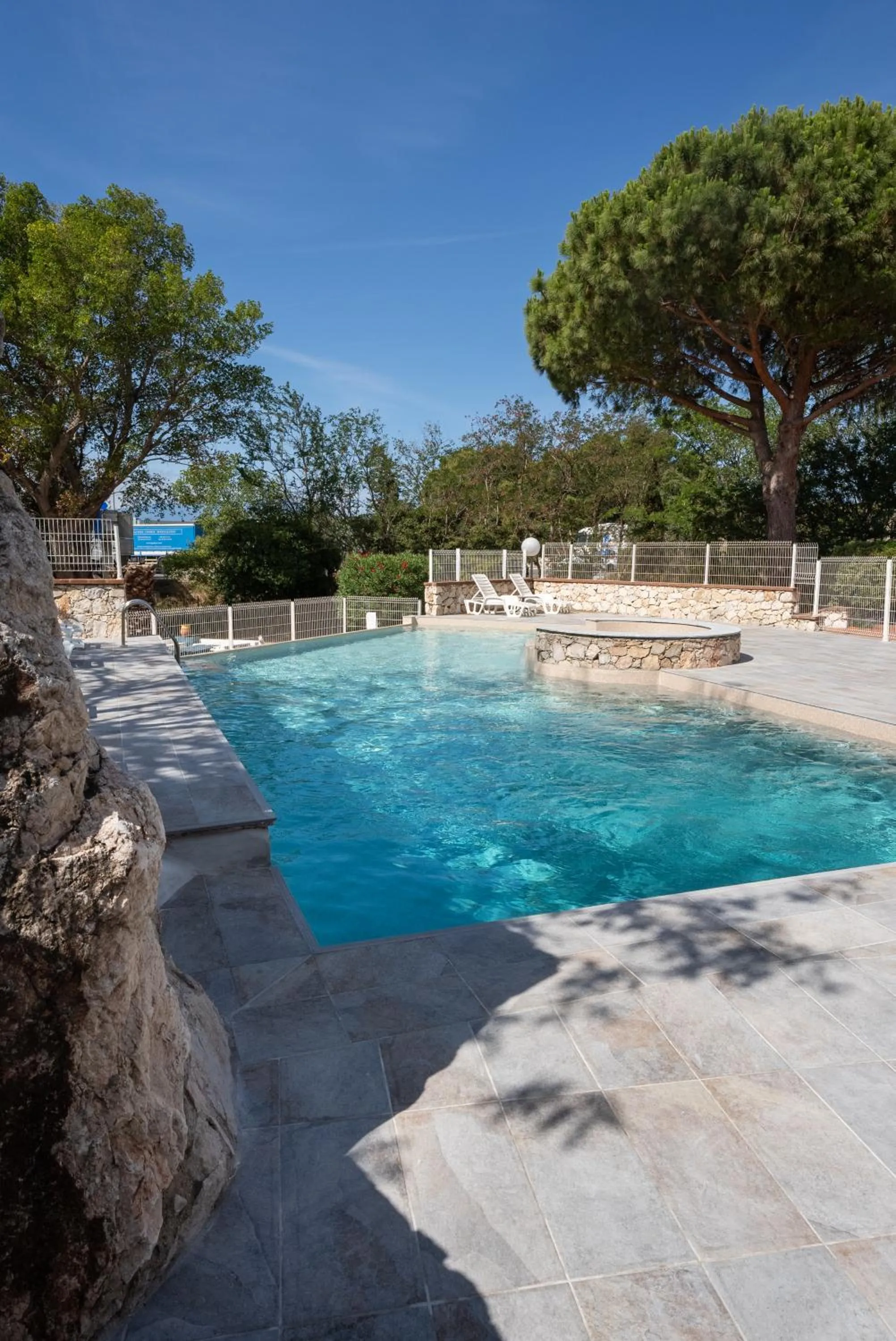 Swimming pool in Campanile Perpignan Nord - Aéroport