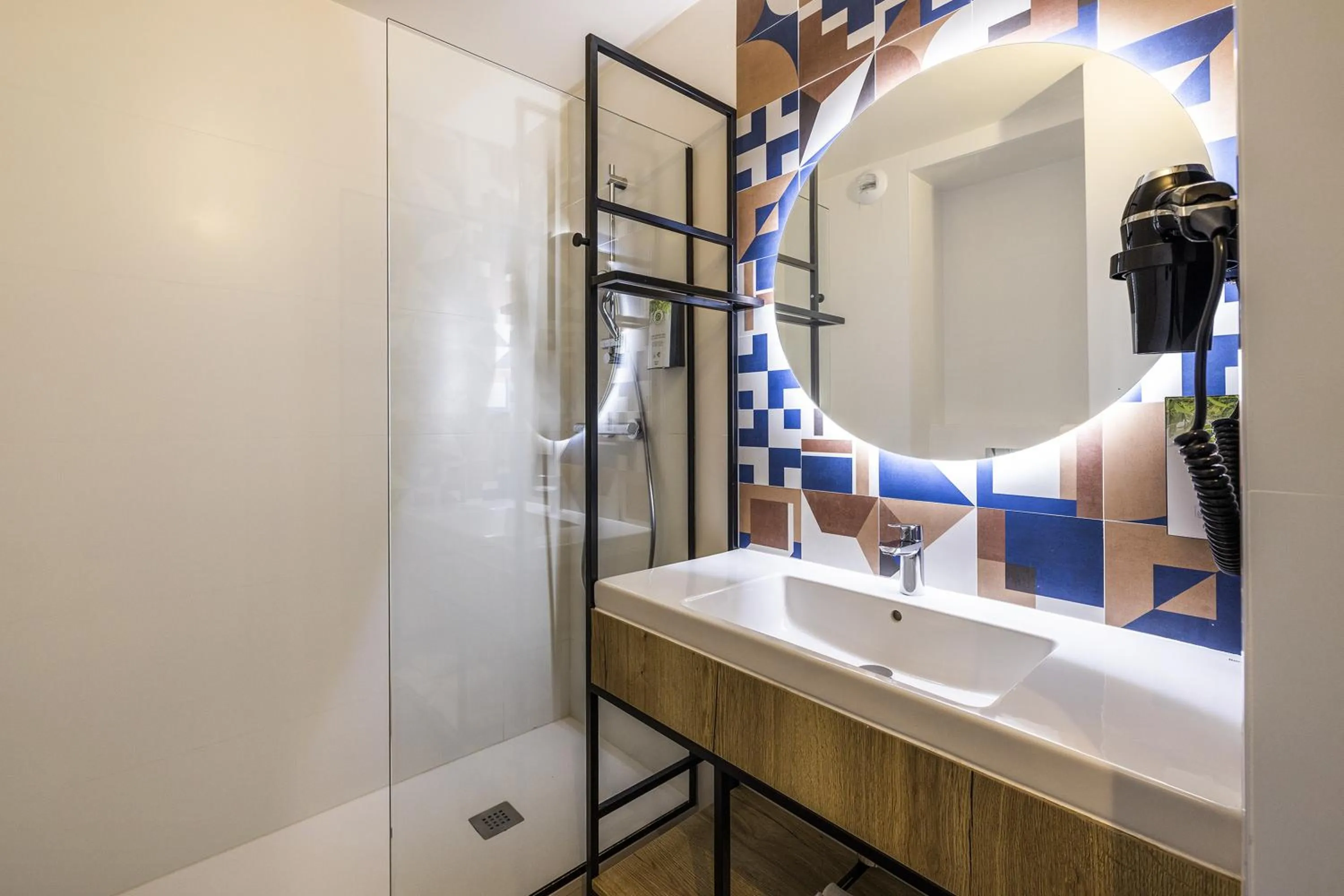 Bathroom in Campanile Perpignan Nord - Aéroport