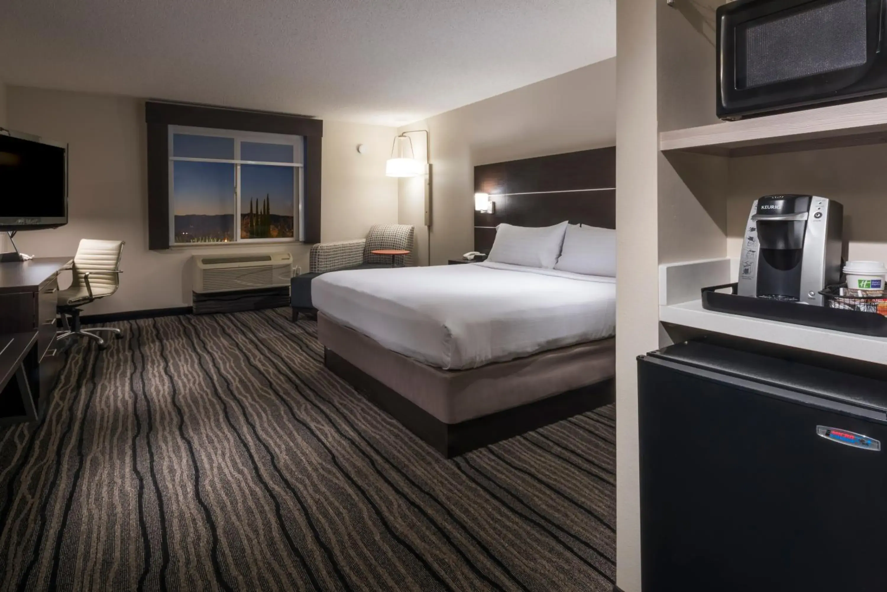 Standard King Room - Communications Accessible in Holiday Inn Express Hotel & Suites Livermore by IHG Standard King Room - Communications Accessible in Holiday Inn Express Hotel & Suites Livermore by IHG