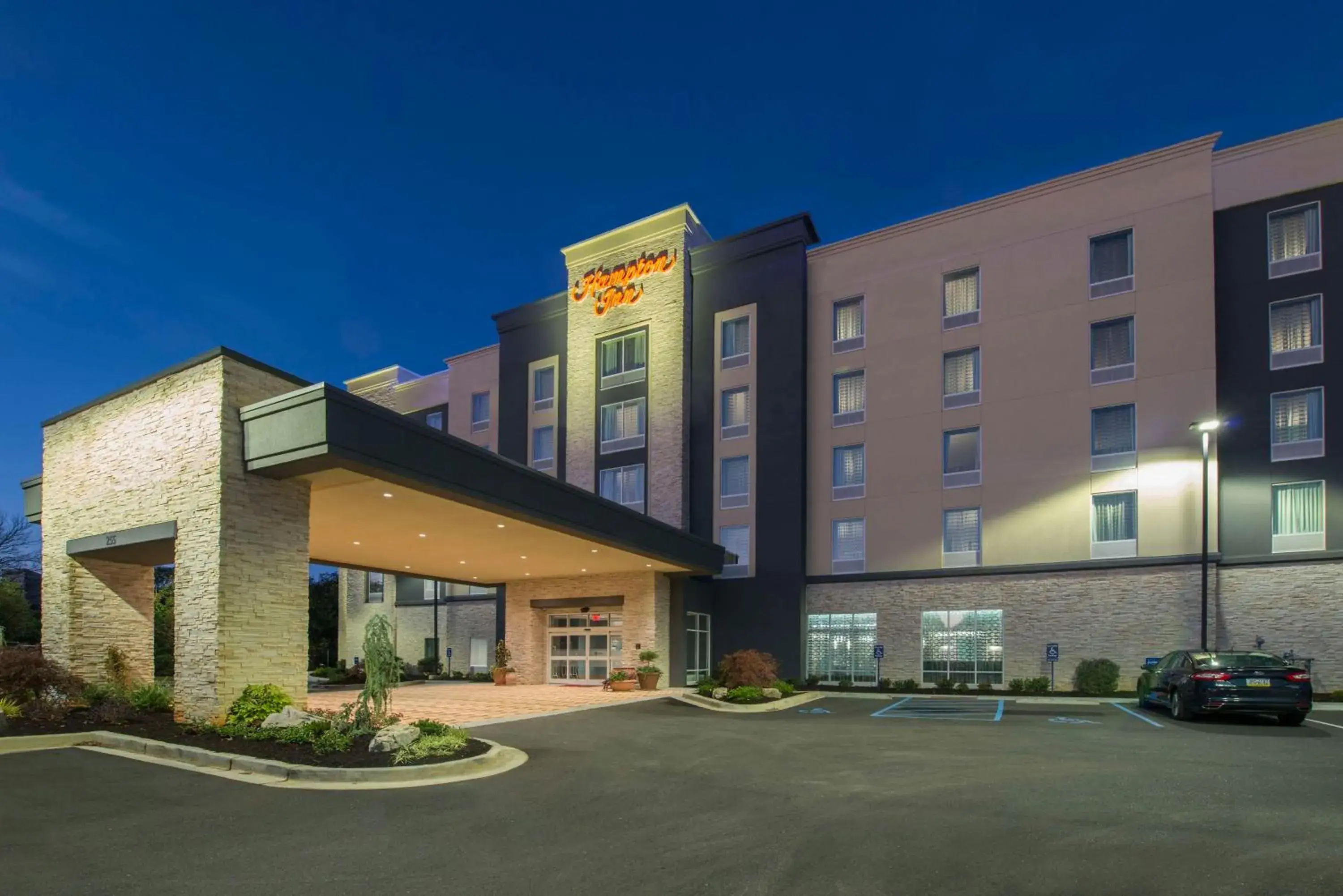 Property building in Hampton Inn Greenville/I-385 Haywood Mall, SC Property building in Hampton Inn Greenville/I-385 Haywood Mall, SC