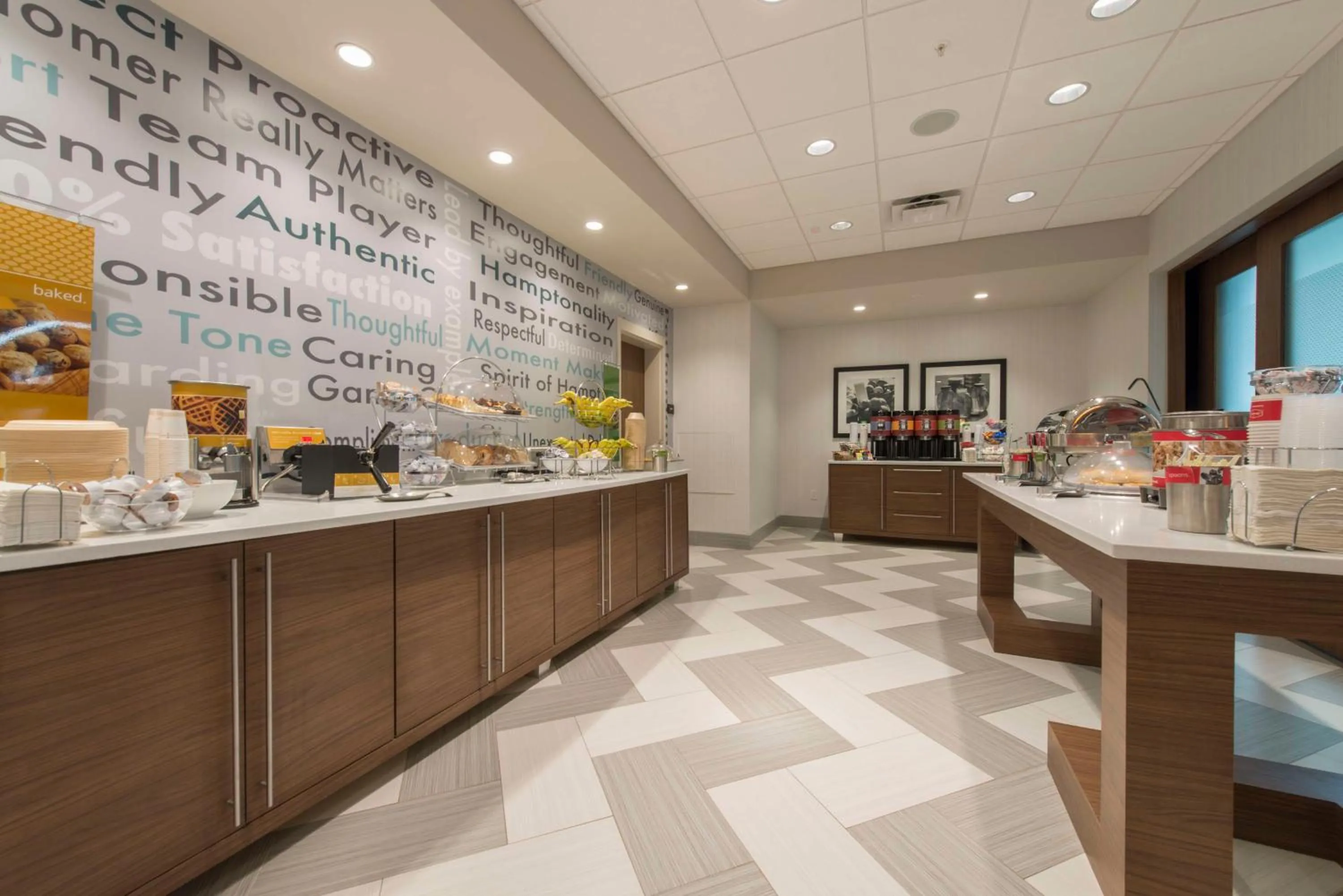Dining area in Hampton Inn Greenville/I-385 Haywood Mall, SC