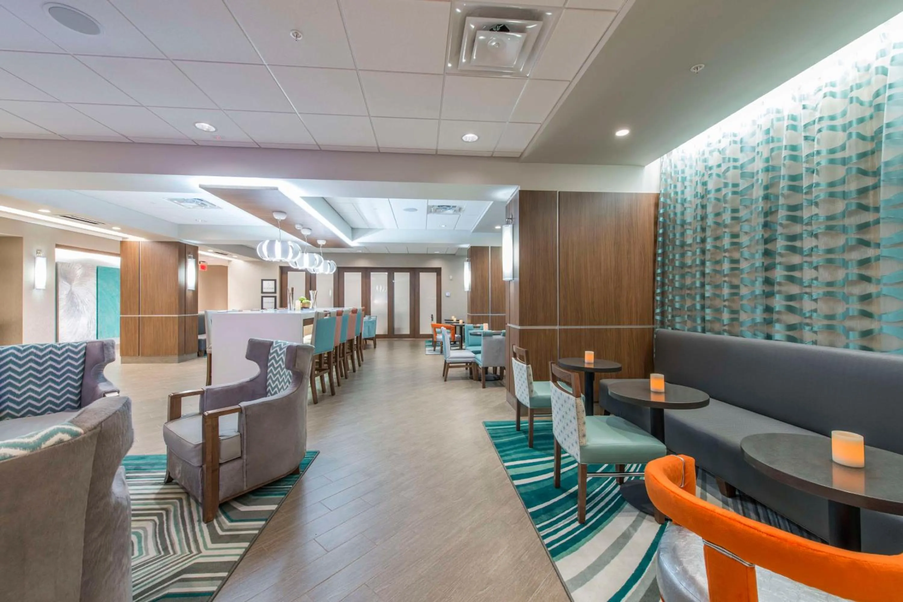 Dining area in Hampton Inn Greenville/I-385 Haywood Mall, SC