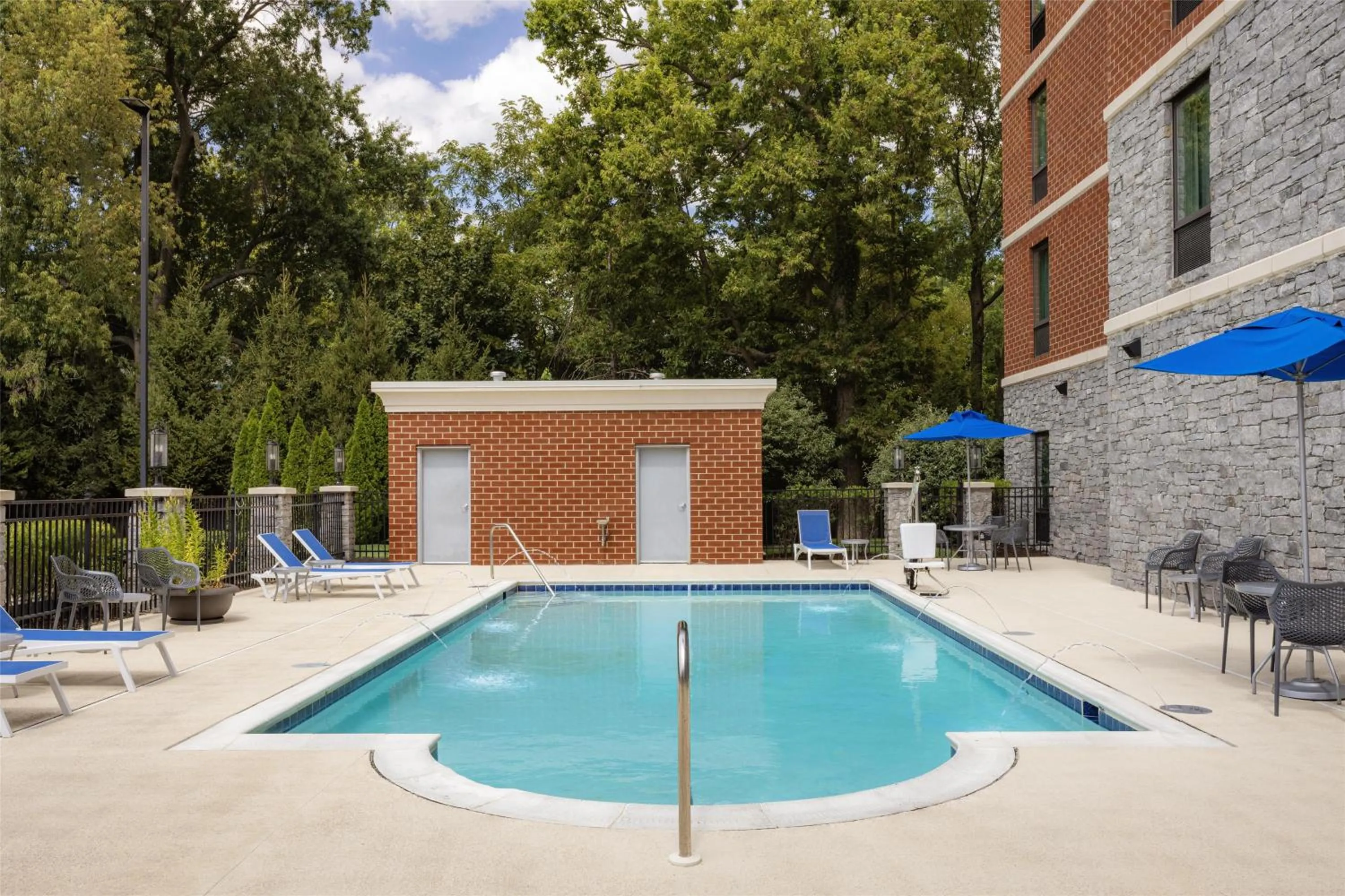 Pool view in Hampton Inn Lexington Medical Center, KY