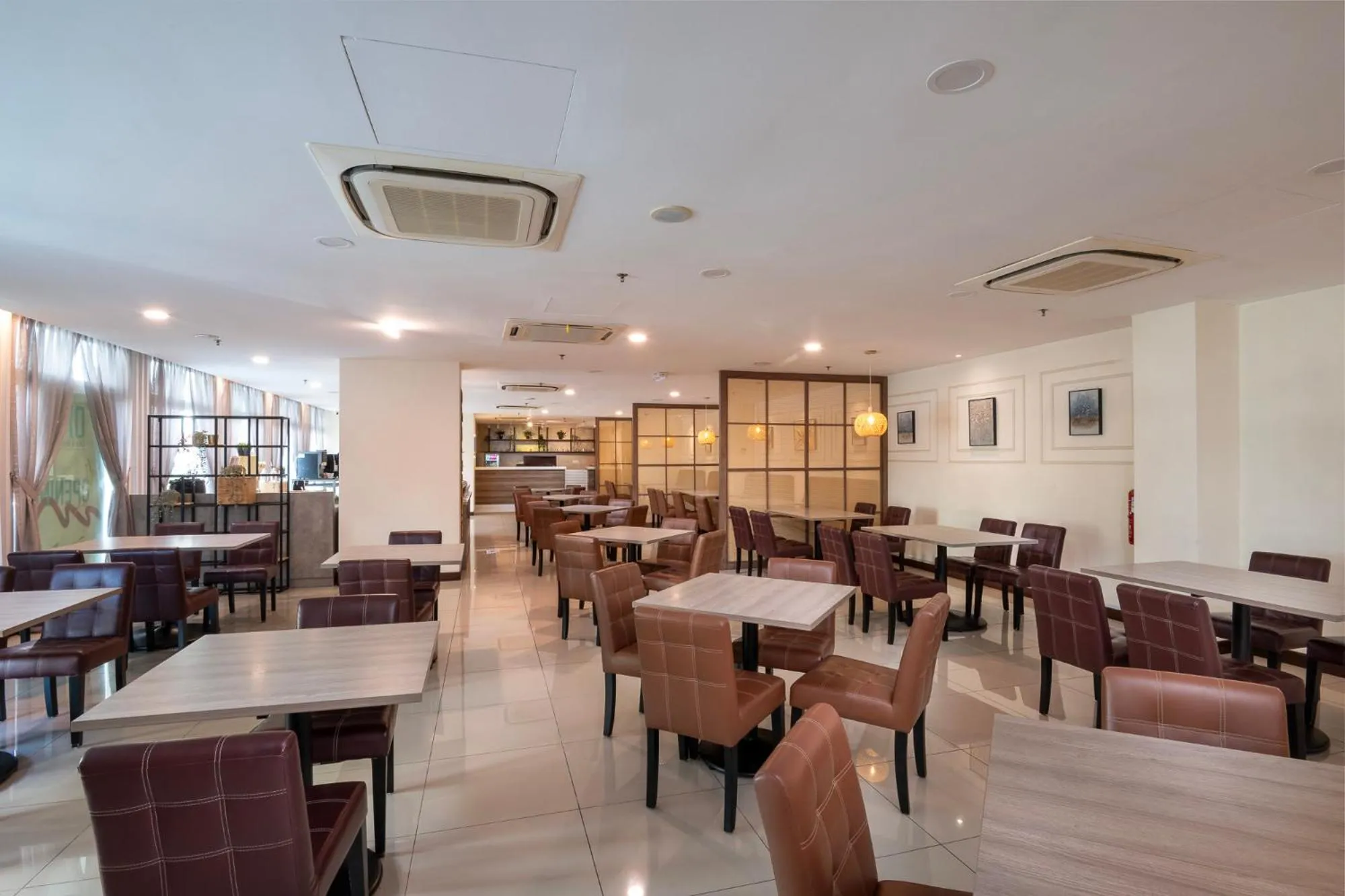 Restaurant/places to eat in One Pacific Hotel and Serviced Apartments