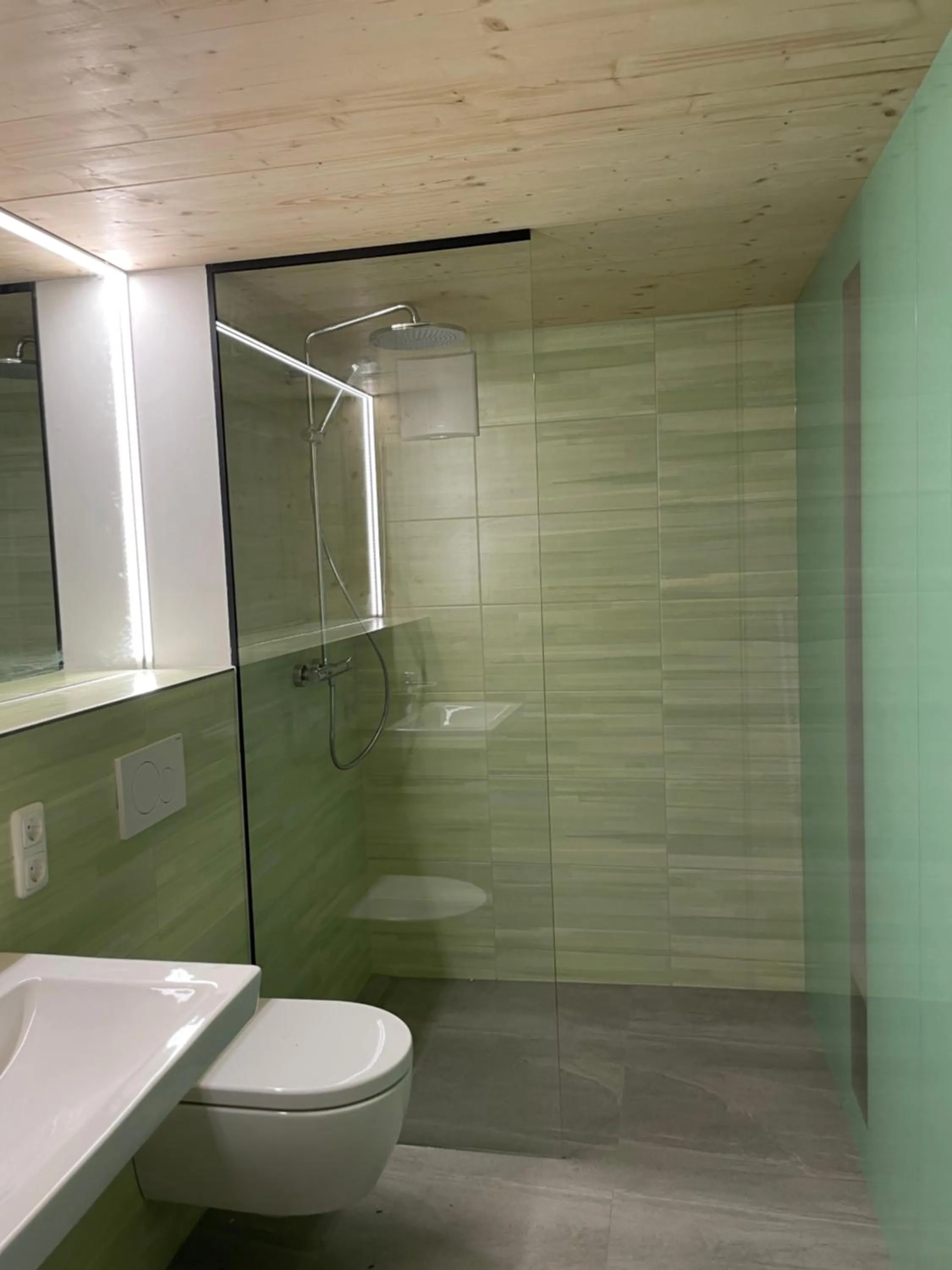 Shower in Seehaus Familie Leifer