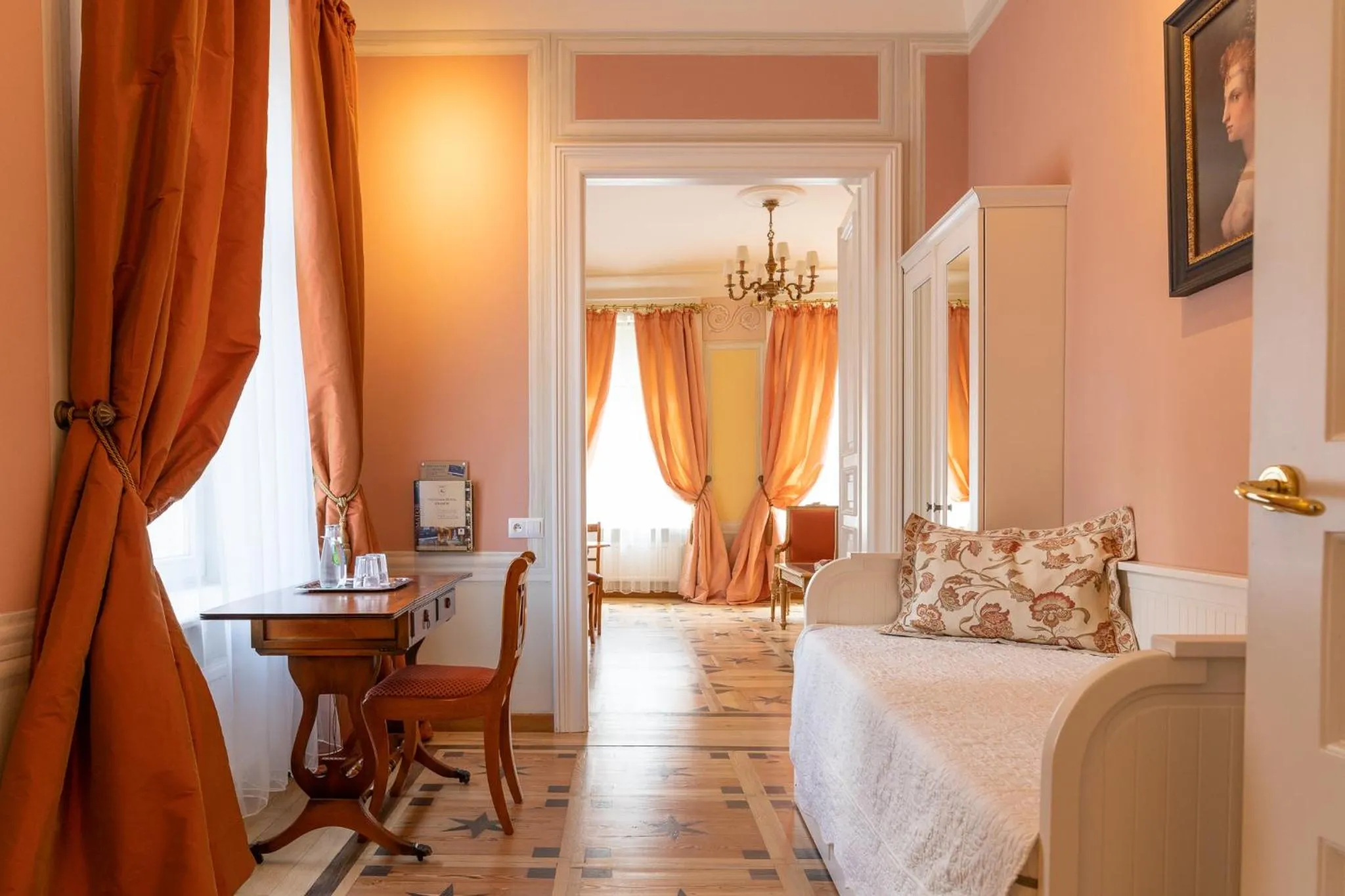 Living room, Bed in Hotel Polski Pod Białym Orłem