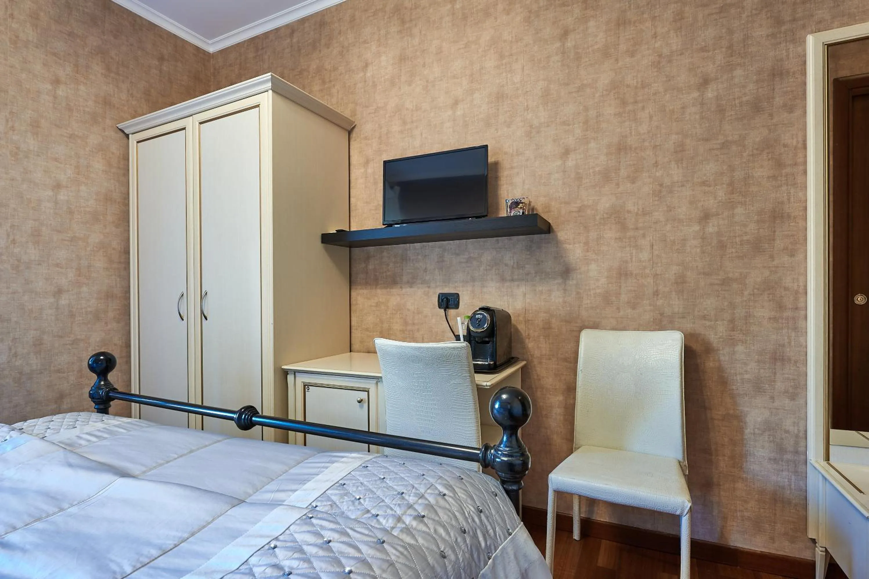 Bedroom, Bed in Le Suite Downtown