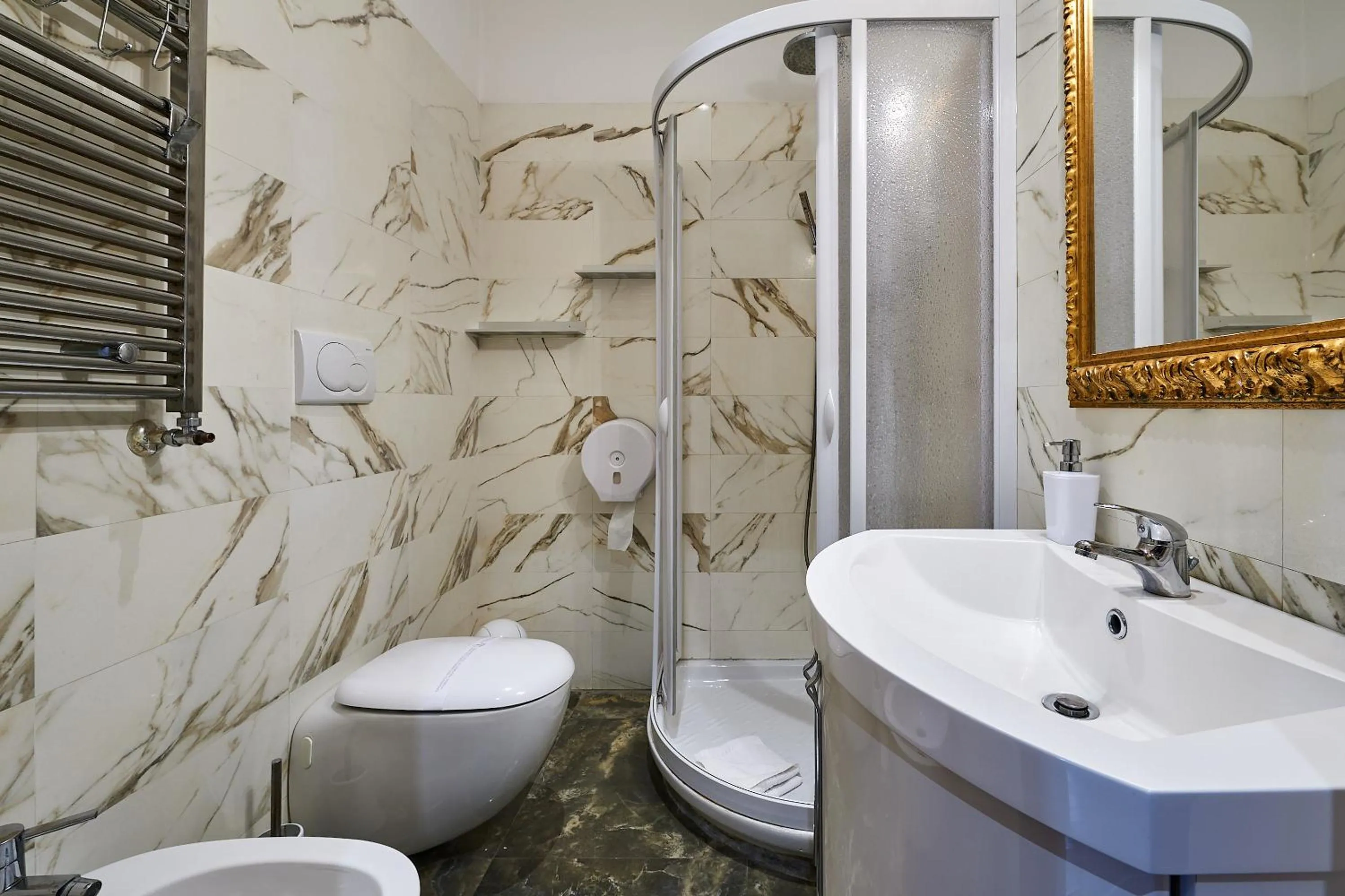 Bathroom in Le Suite Downtown