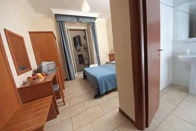 Photo of the whole room, Bed in Cesar Palace Guesthouse Photo of the whole room, Bed in Cesar Palace Guesthouse