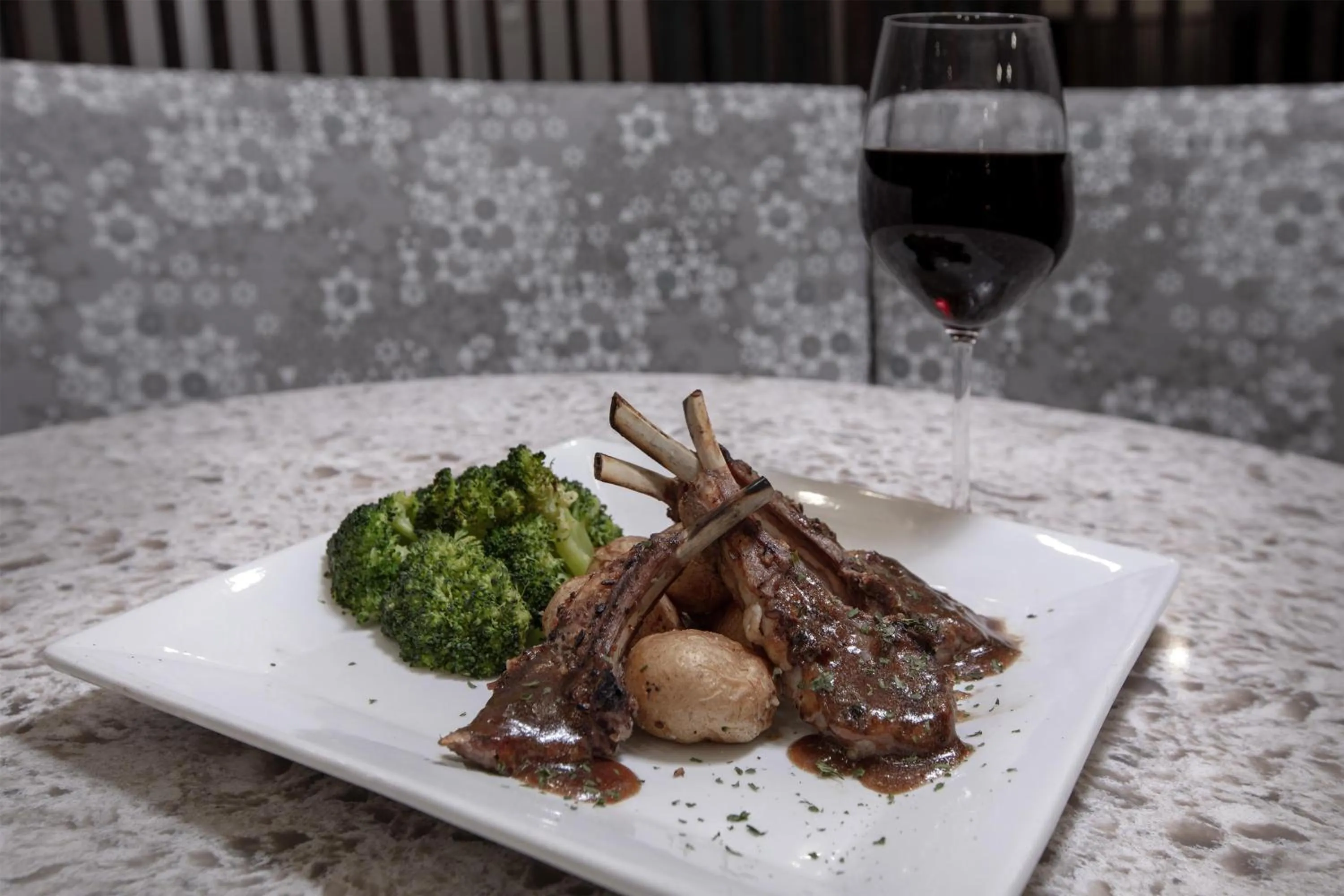 Restaurant/places to eat in Embassy Suites by Hilton Jackson North Ridgeland