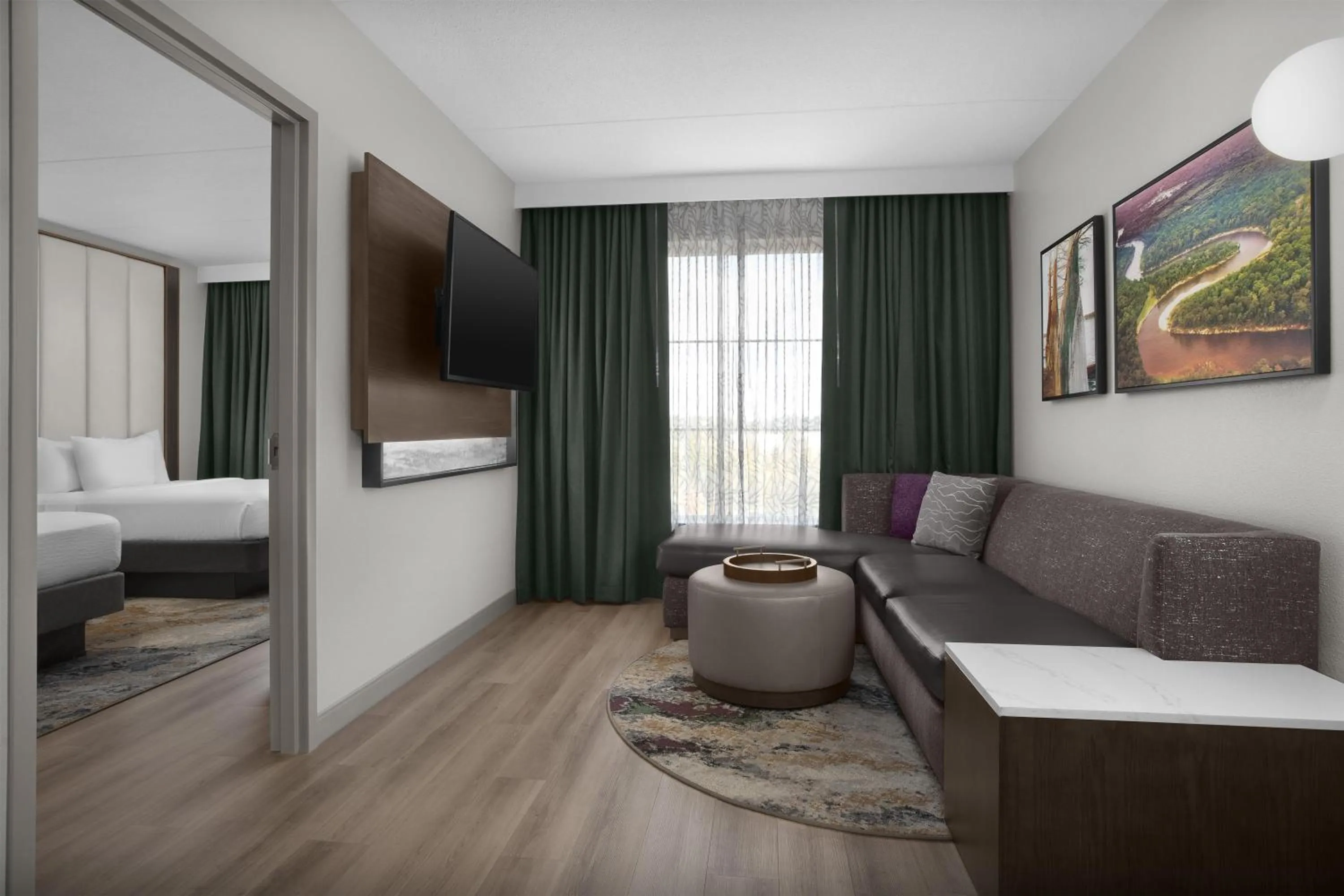 Living room, Bed in Embassy Suites by Hilton Jackson North Ridgeland