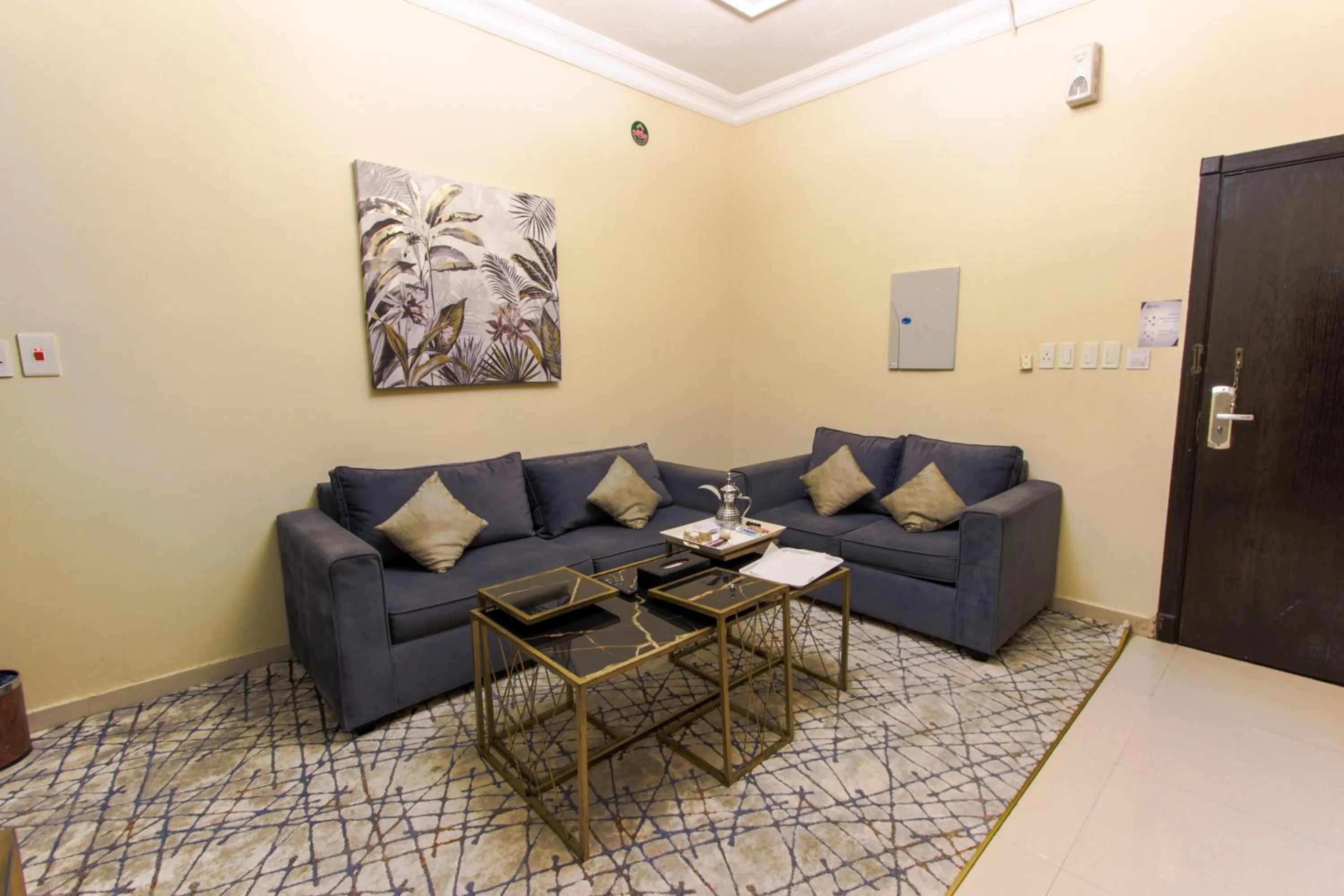 Seating area in شقق مسكن الضيافة للشقق المخدومة 2